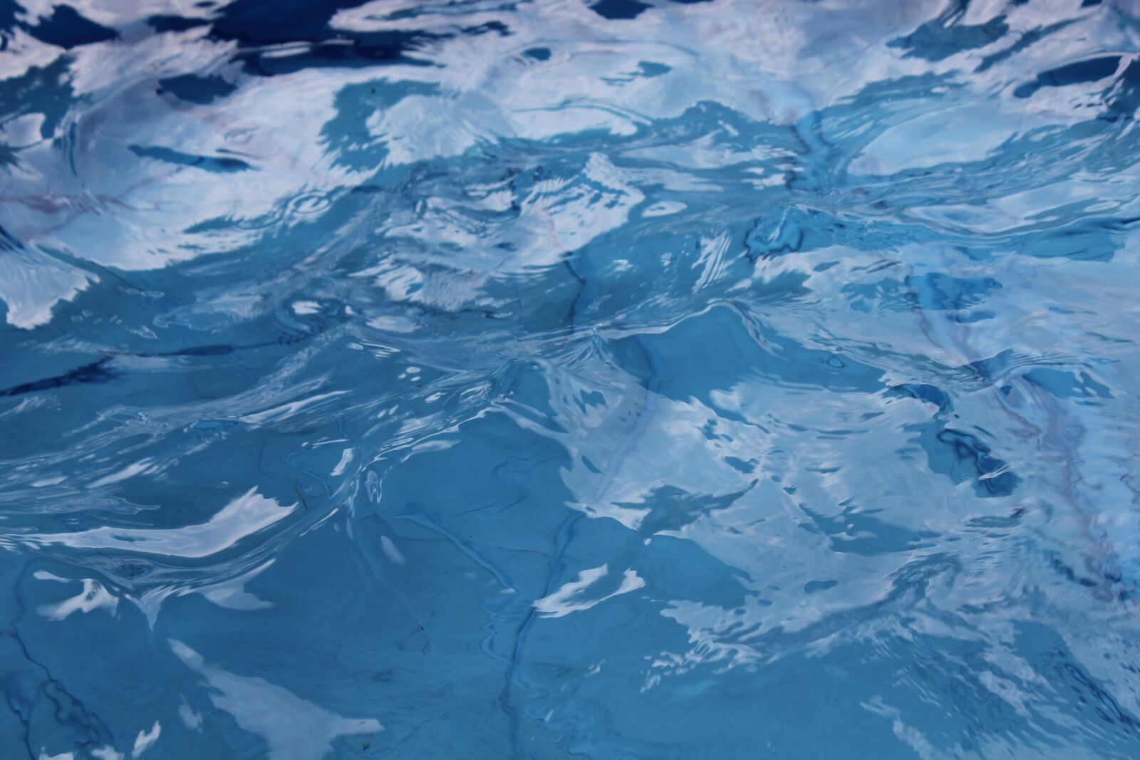 Canon EOS 550D (EOS Rebel T2i / EOS Kiss X4) sample photo. Water, swimming pool, pool photography