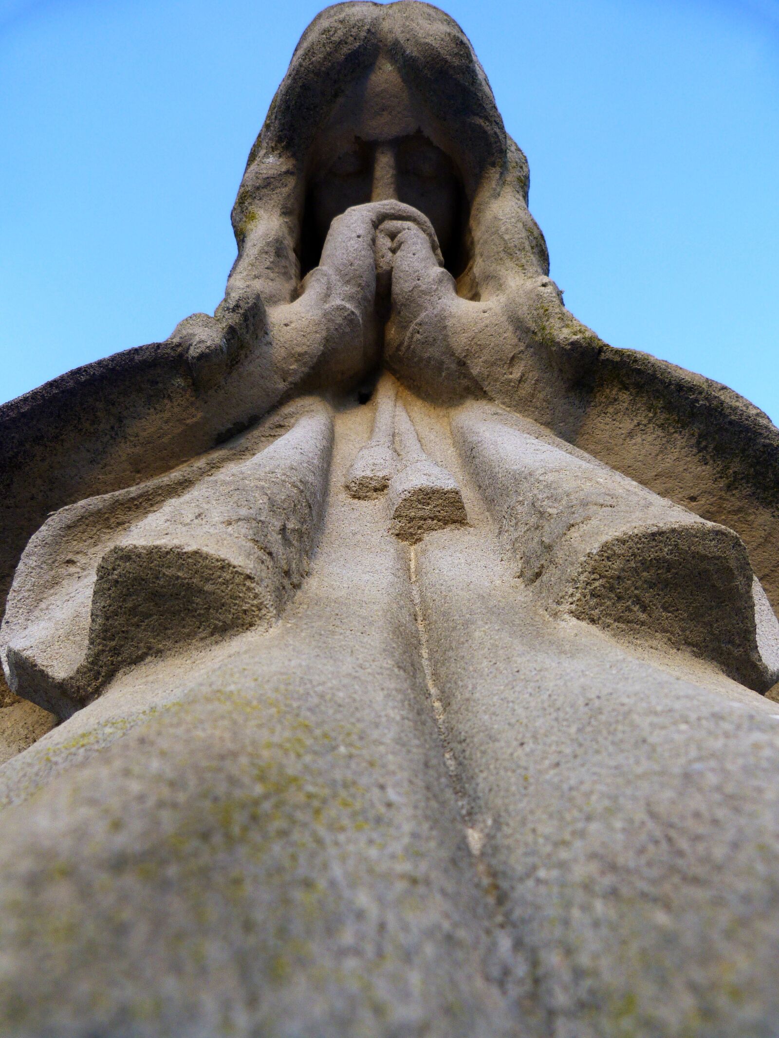 Panasonic Lumix DMC-FZ40 (Lumix DMC-FZ45) sample photo. Gargoyle, cemetery, angel photography