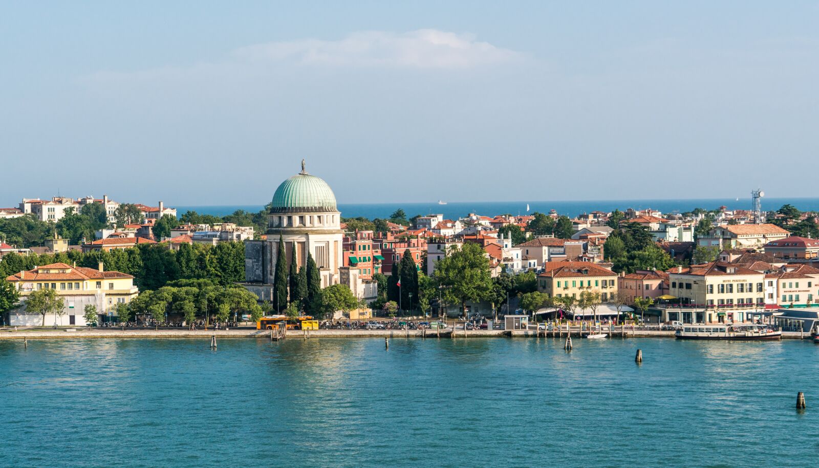 Sony a7R II + Sony FE 24-240mm F3.5-6.3 OSS sample photo. Venice, italy, coastline photography