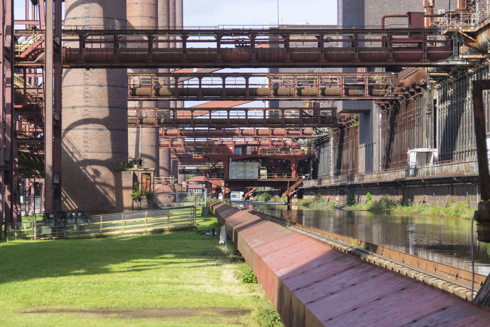 Canon EOS 600D (Rebel EOS T3i / EOS Kiss X5) sample photo. Zeche zollverein, eat, industrial photography