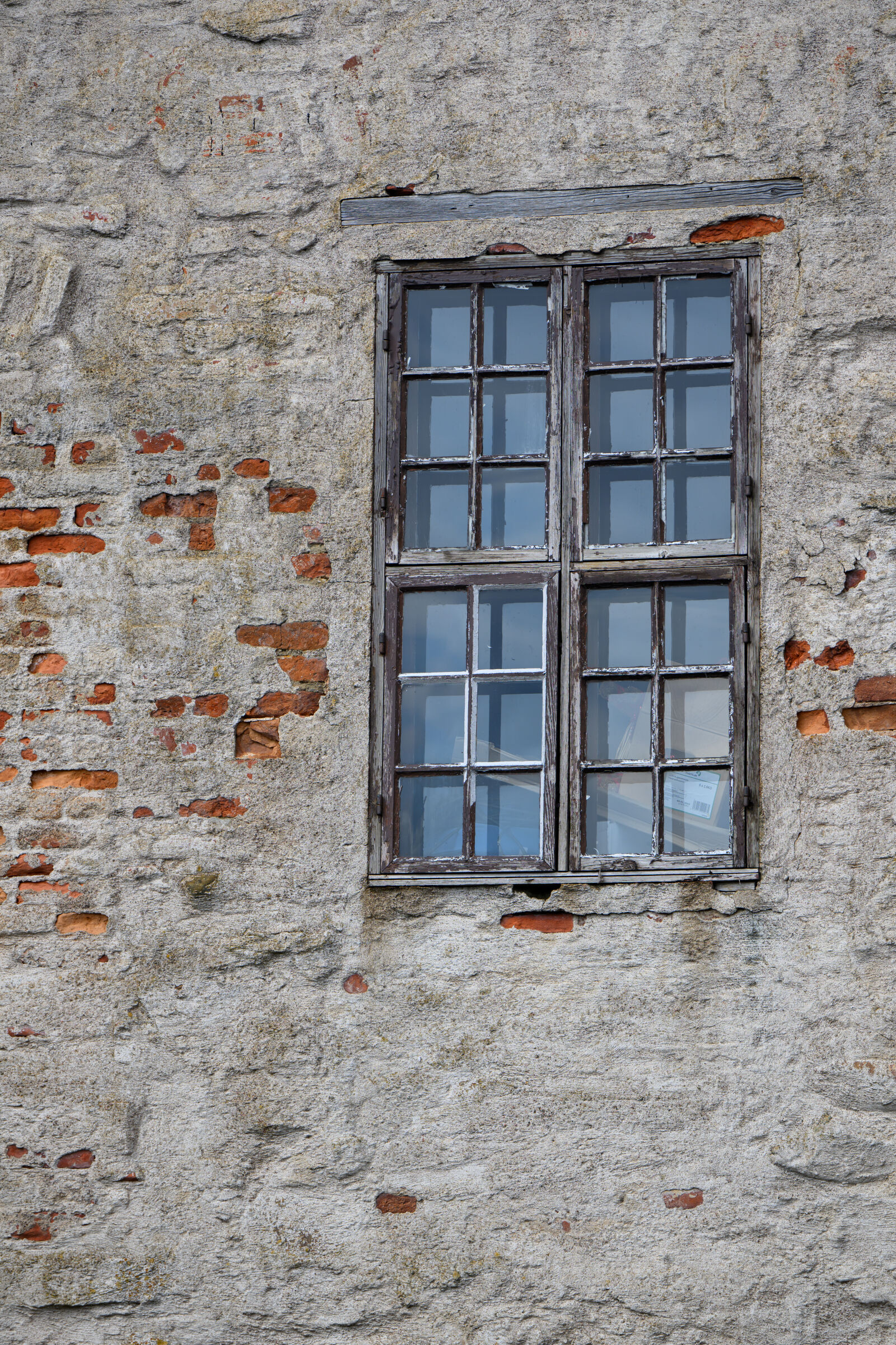 Nikon Z8 sample photo. Castle window photography