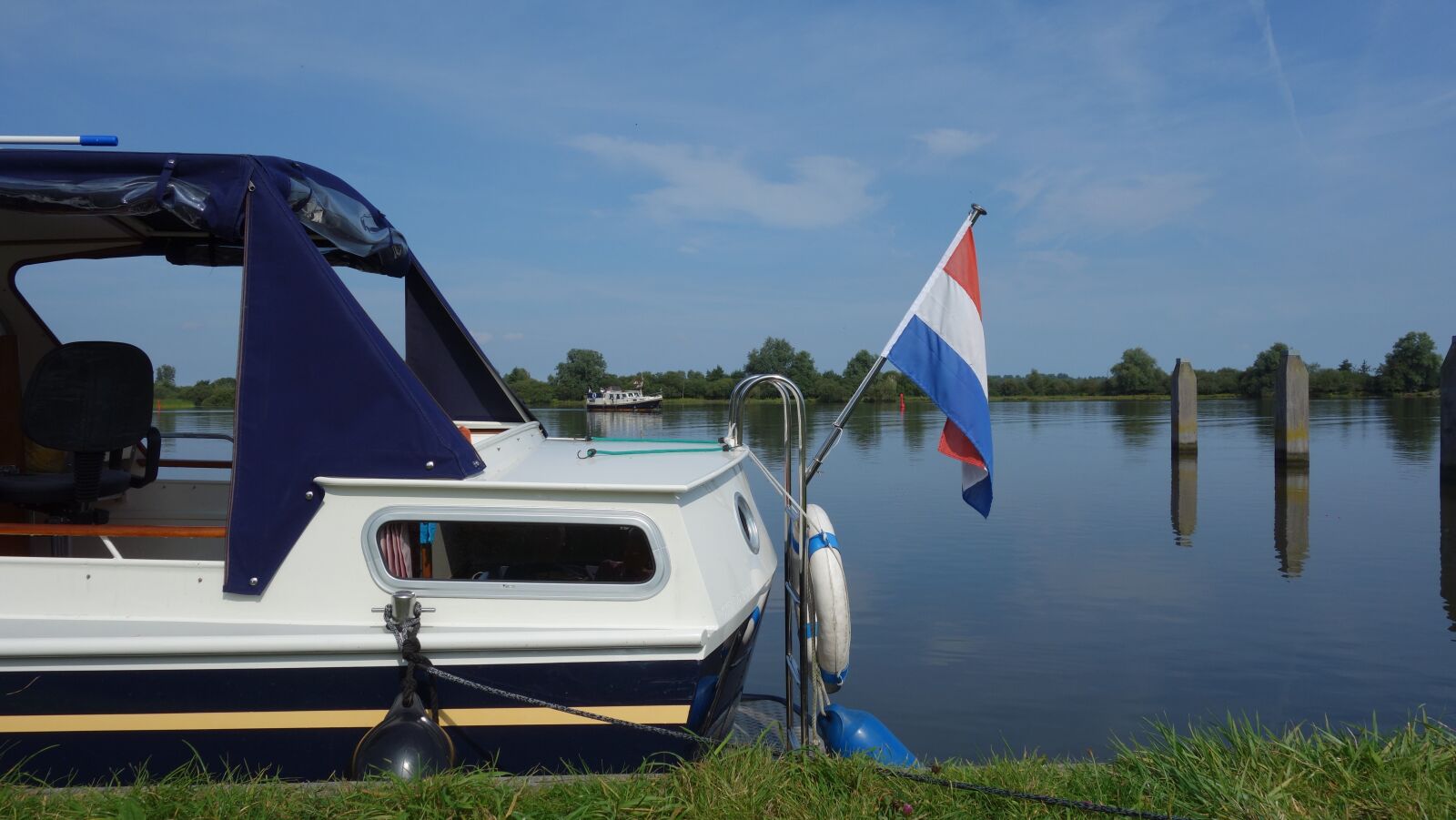 Sony Cyber-shot DSC-RX100 sample photo. Boat, rest, wide photography
