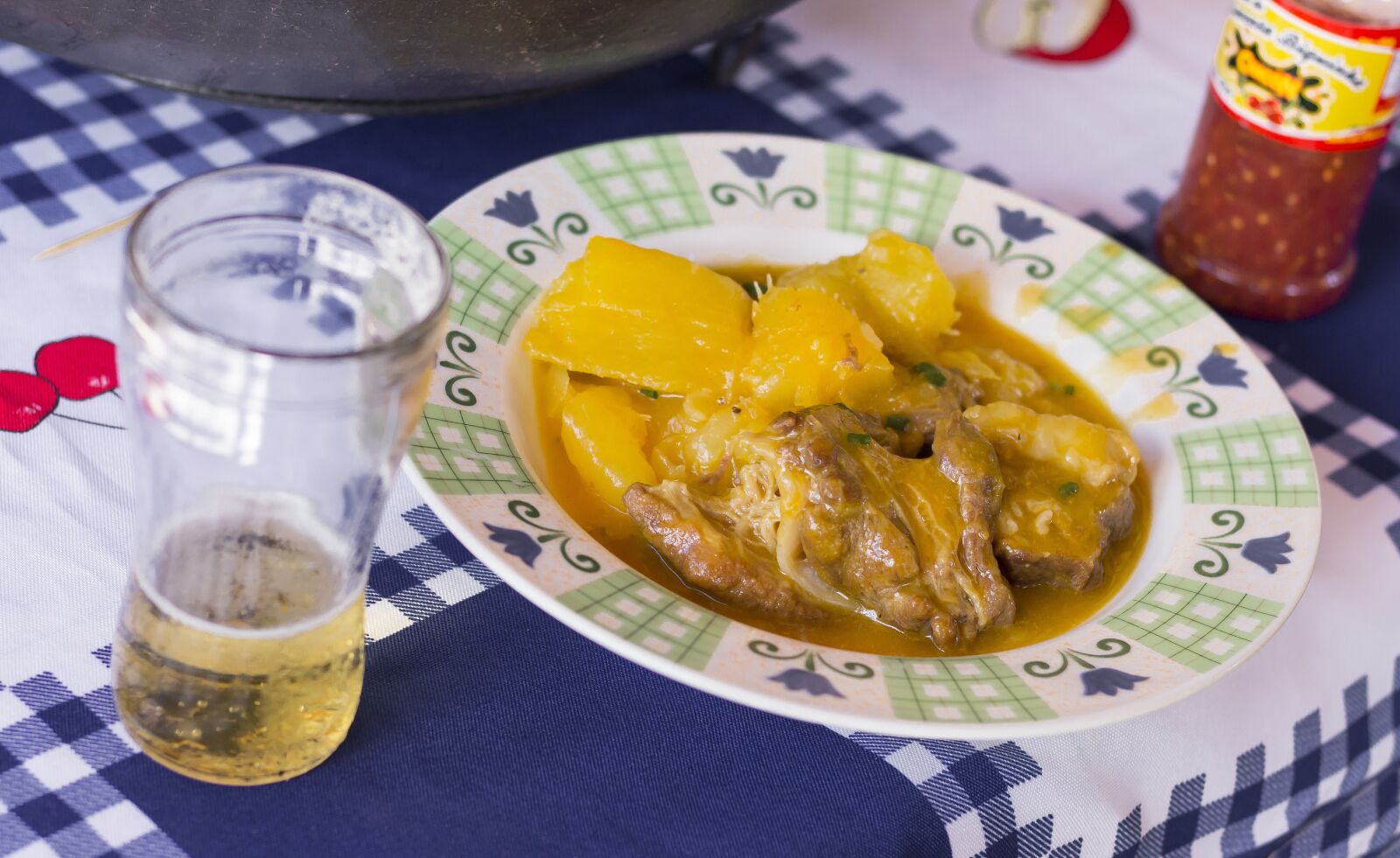 Canon EOS 600D (Rebel EOS T3i / EOS Kiss X5) + Canon EF 50mm F1.8 II sample photo. Food, manioc, flavor photography