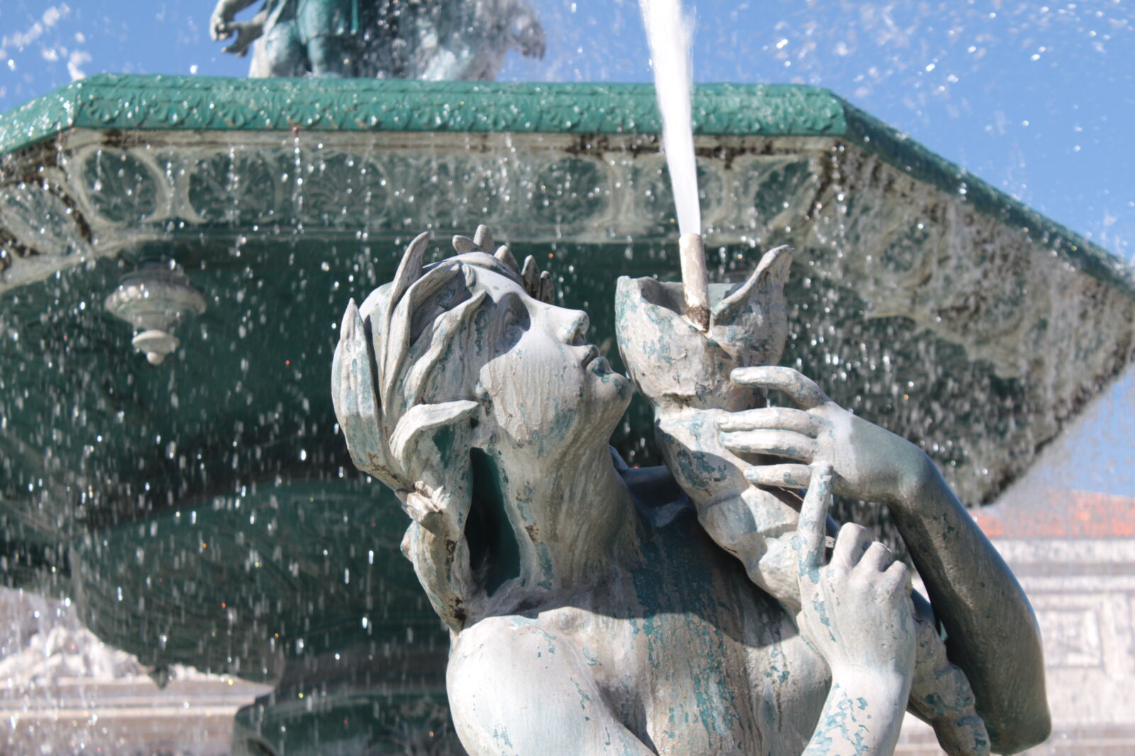 Canon EOS 550D (EOS Rebel T2i / EOS Kiss X4) sample photo. Foutain, shell, statue, water photography