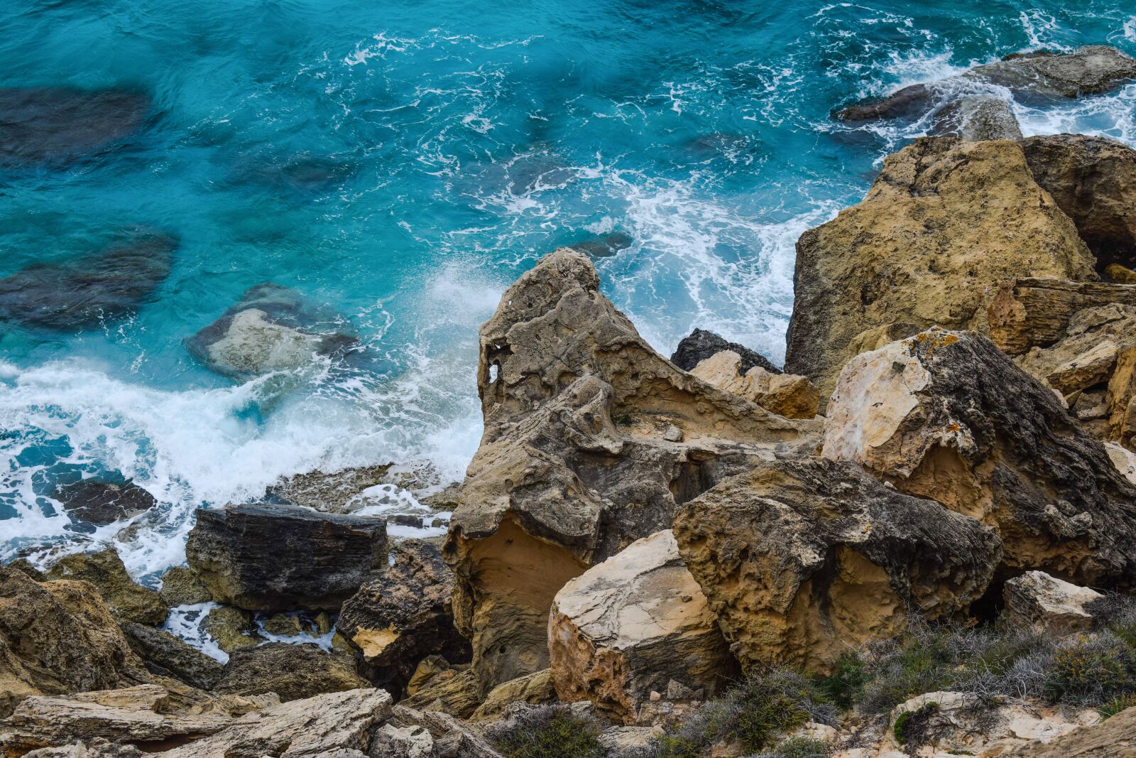 Nikon D3300 sample photo. Rocky coast, cliff, rocks photography