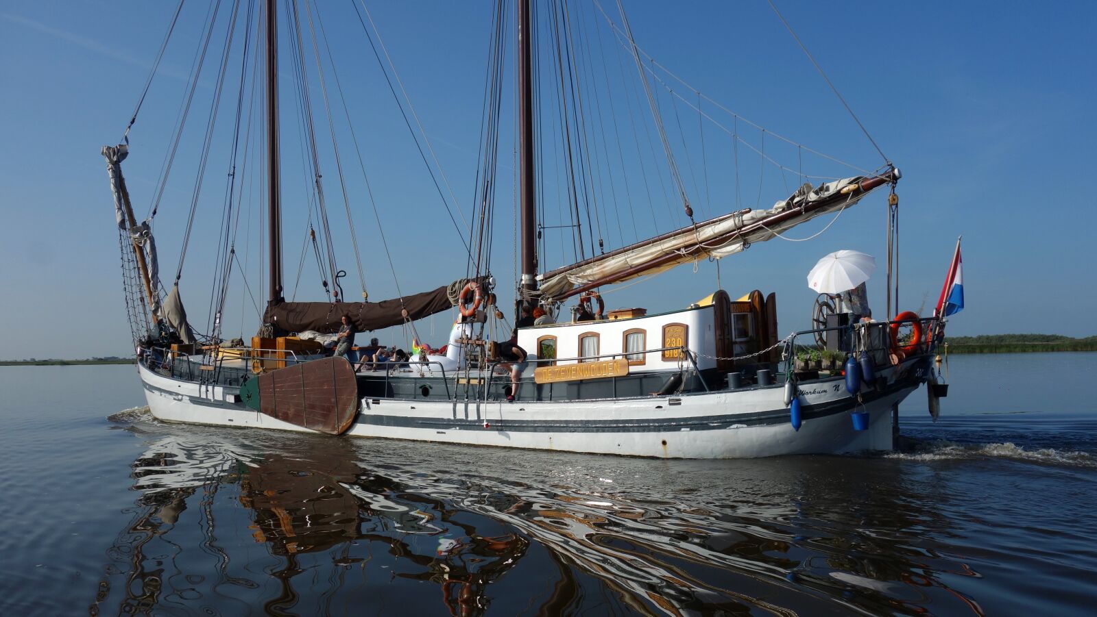 Sony Cyber-shot DSC-RX100 sample photo. Flat bottom, boat, sailing photography