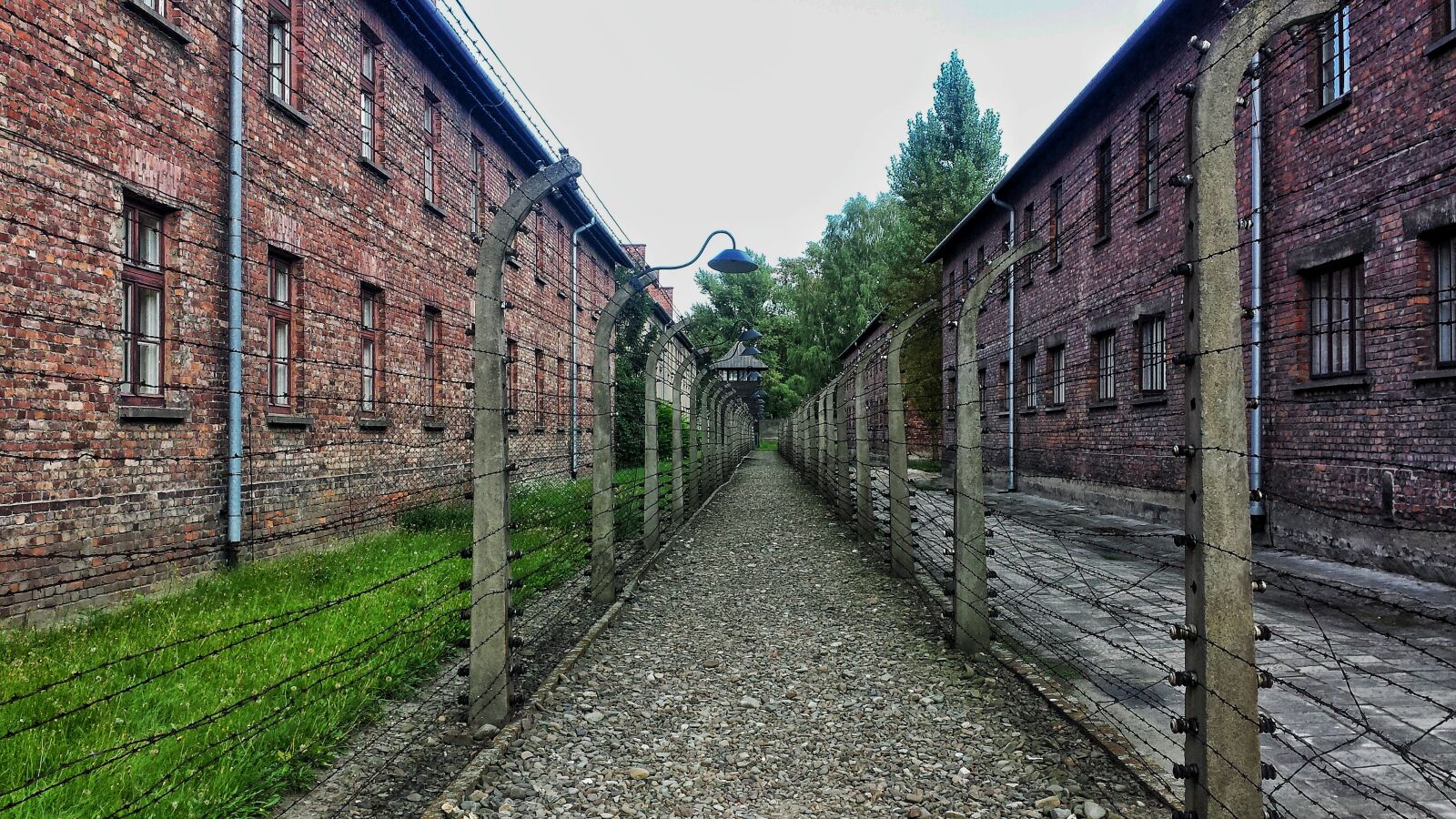 Samsung Galaxy S4 sample photo. Poland, auschwitz, architecture photography