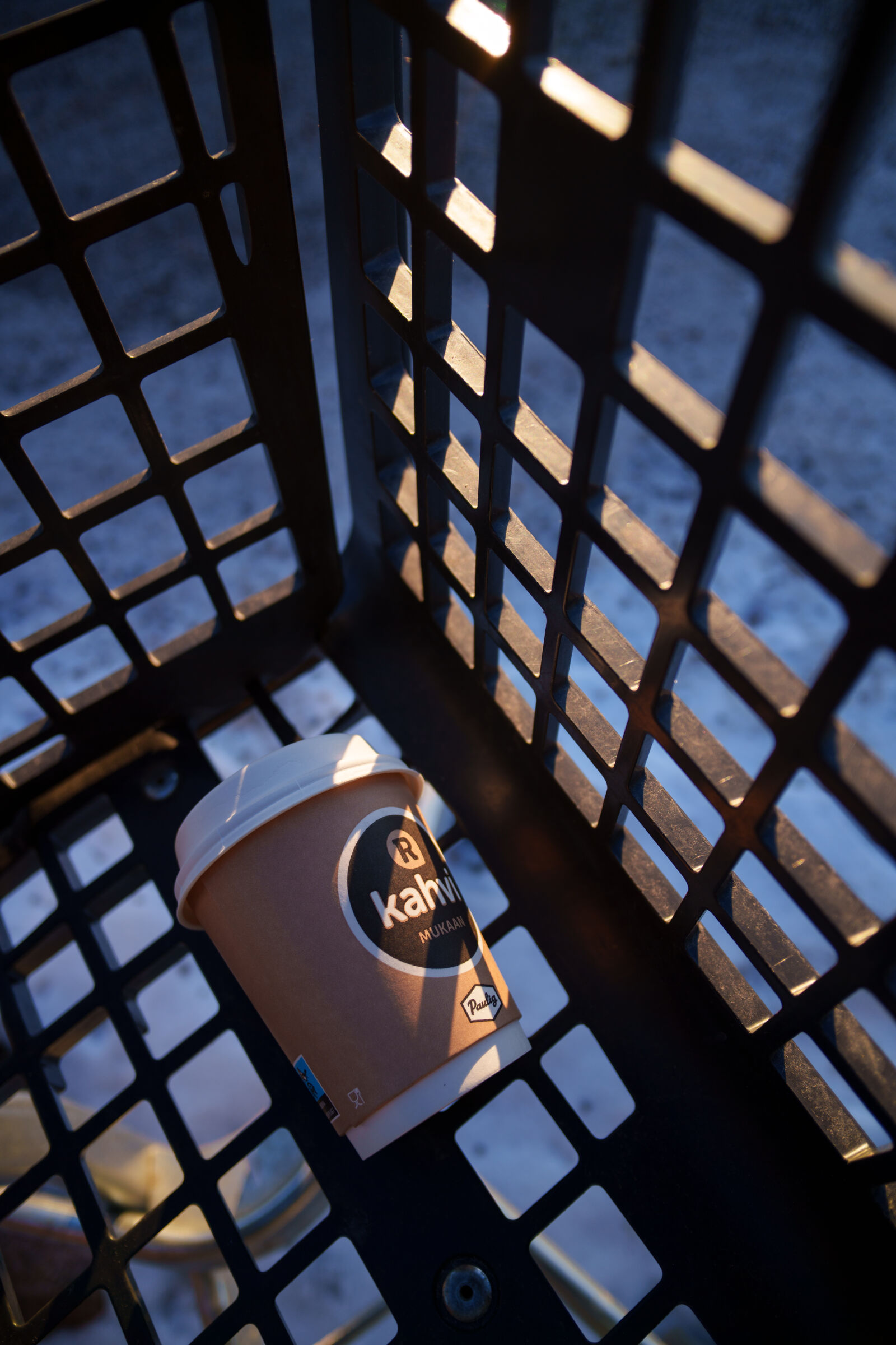 Samyang Remaster Slim 21mm F3.5 sample photo. Shopping cart takeaway photography