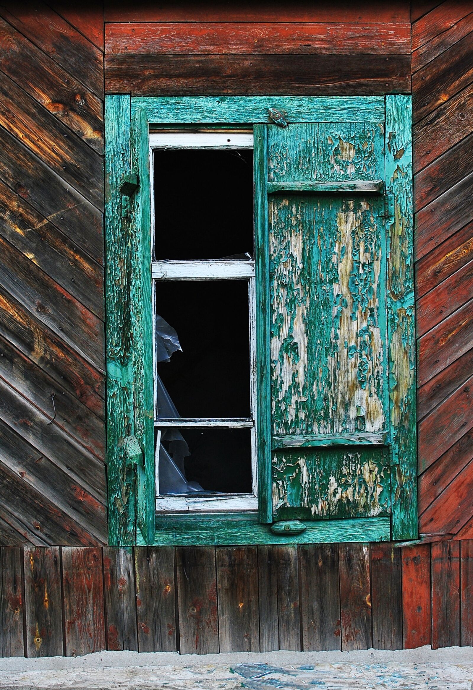 Nikon D3000 sample photo. Window, shutters, old photography