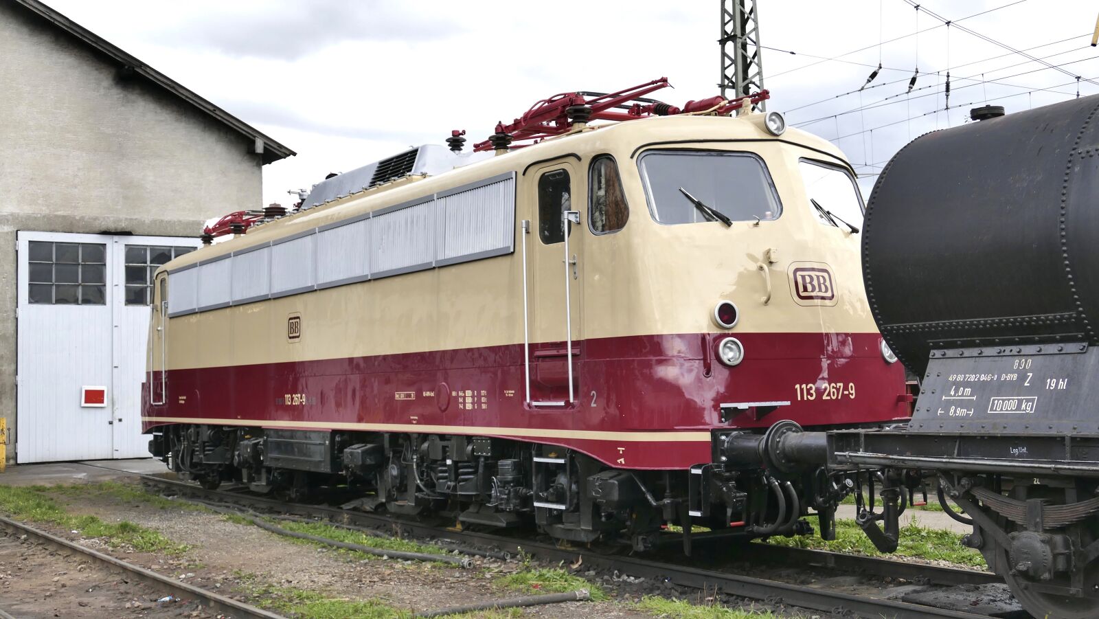 Panasonic Lumix DMC-FZ1000 sample photo. Train, railway, railway station photography