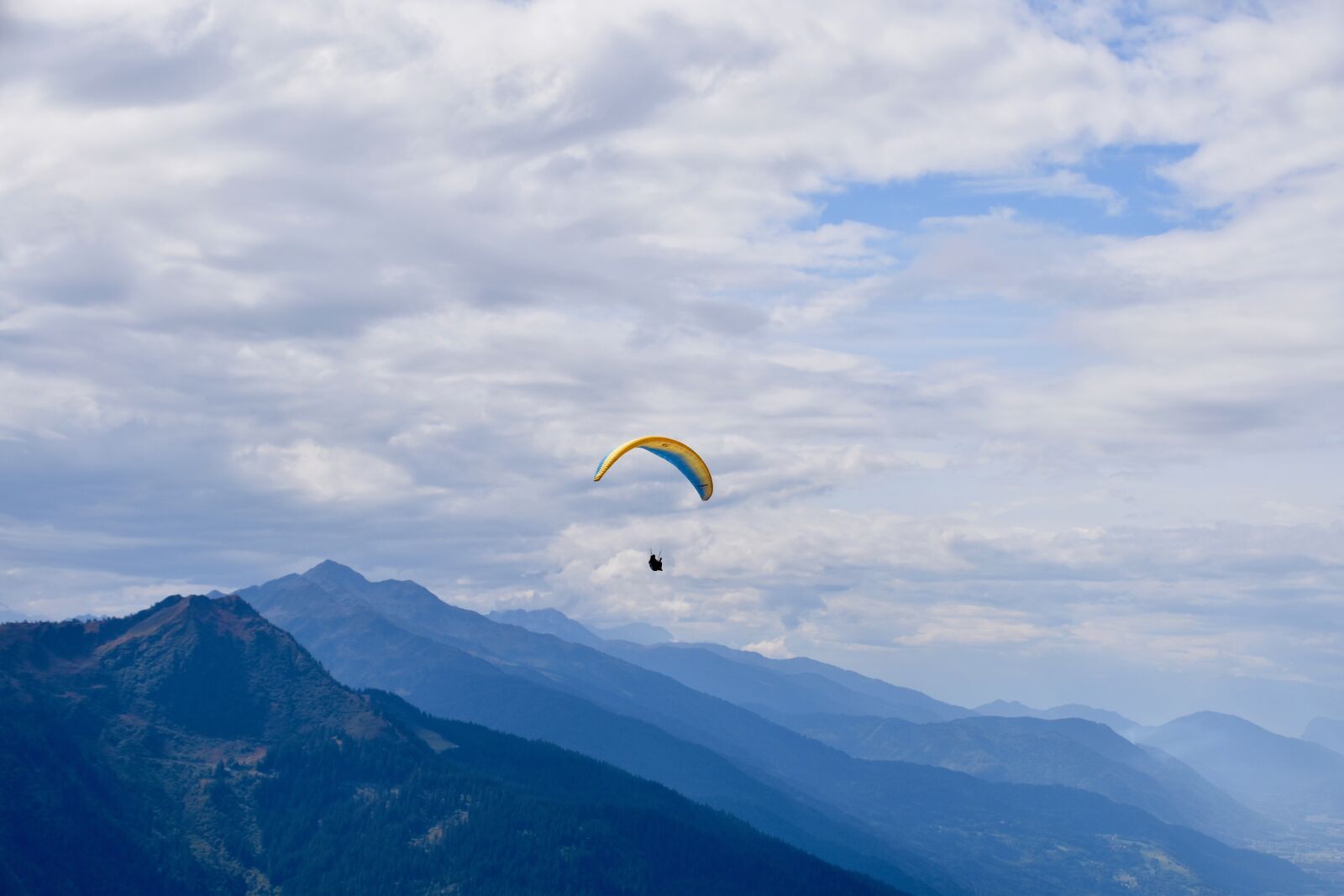 Nikon D5600 sample photo. Paragliders, panoramic views, mist photography