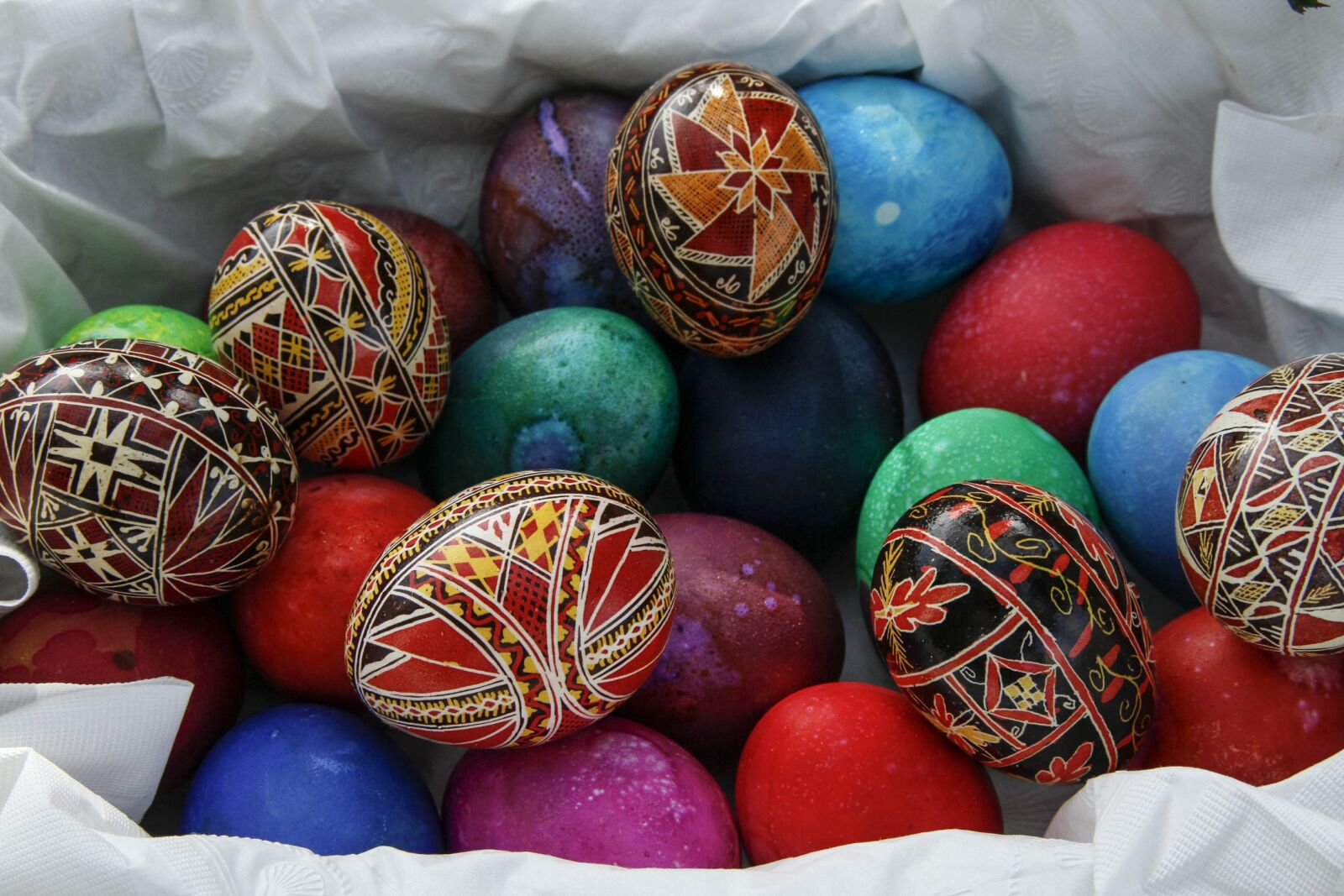 Canon EOS 7D sample photo. Easter egg, painted egg photography