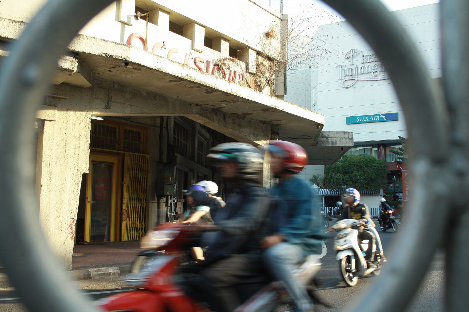 Canon EF-S 18-55mm F3.5-5.6 II sample photo. Rider, transportation photography