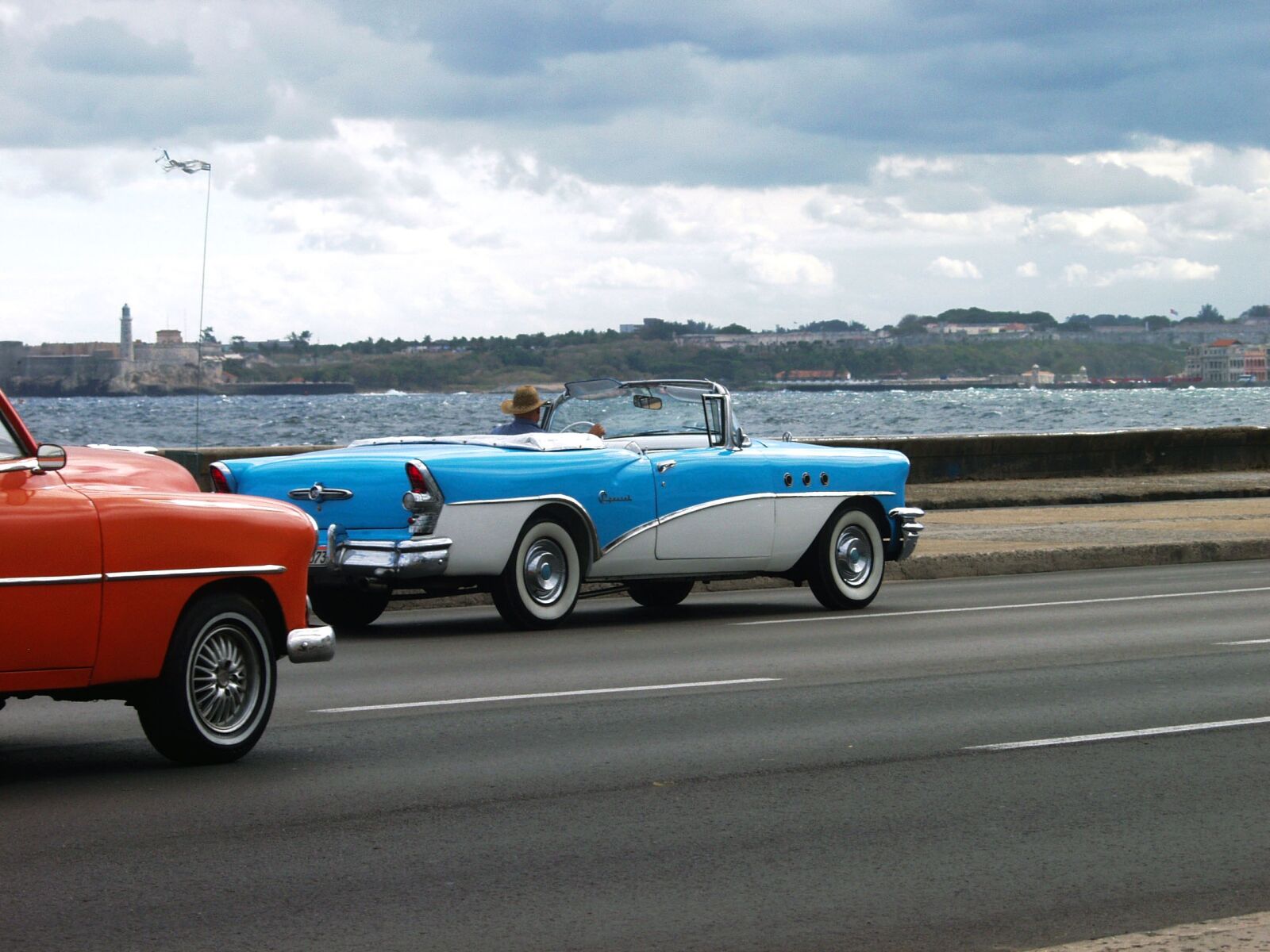 Olympus E-10 sample photo. Landscape, auto, car photography