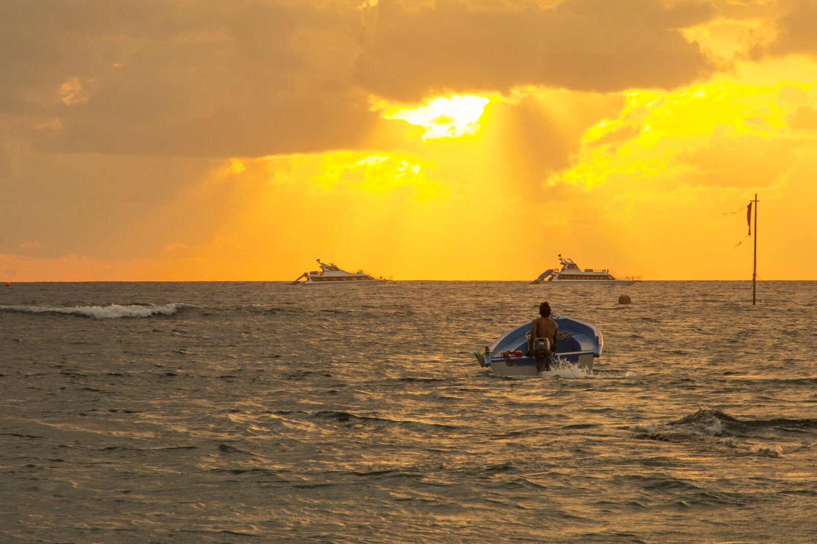 Canon EF-S 18-135mm F3.5-5.6 IS sample photo. Sailor, fisherman, boat photography