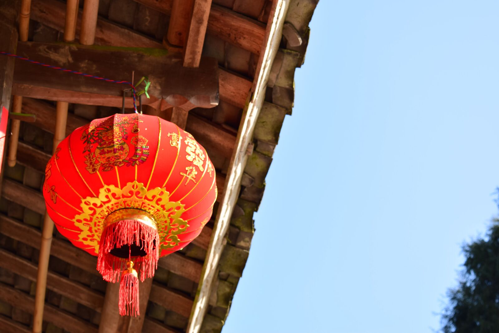 Nikon D5300 sample photo. Lantern, housing, blue sky photography