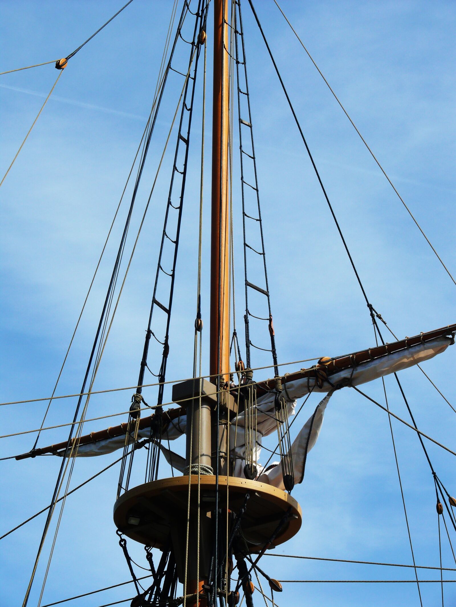 Panasonic DMC-FZ50 sample photo. Mast, pirate, crows nest photography