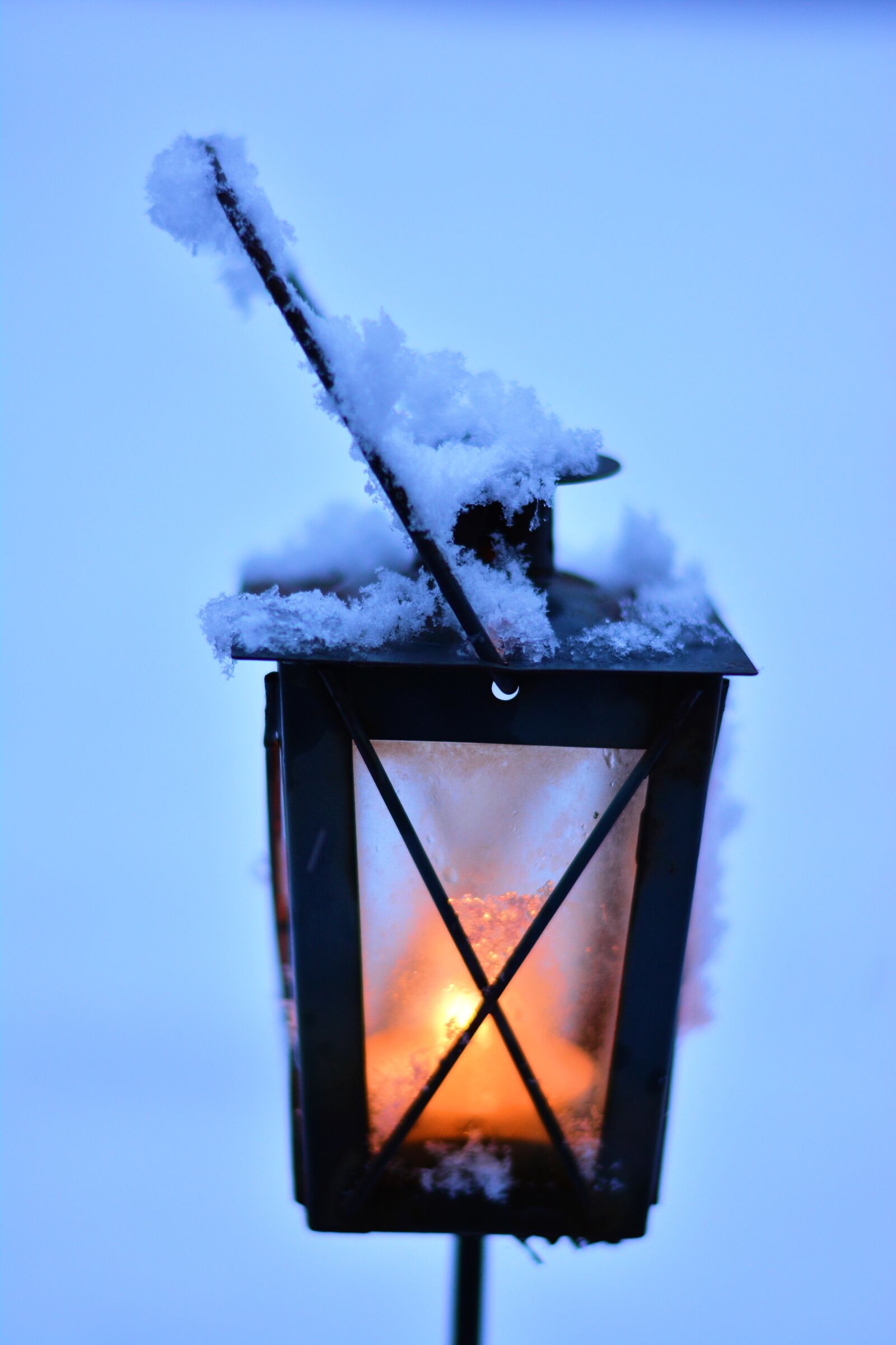Nikon D5200 sample photo. Lantern, winter, snow photography