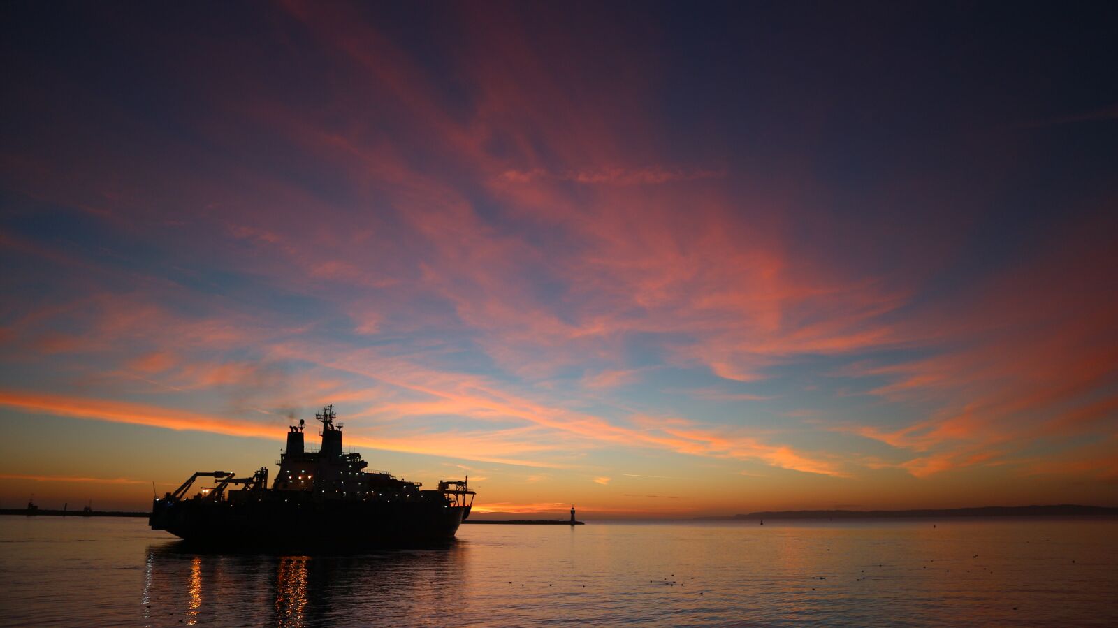 Canon EOS M10 sample photo. Ship, sea, horizon photography