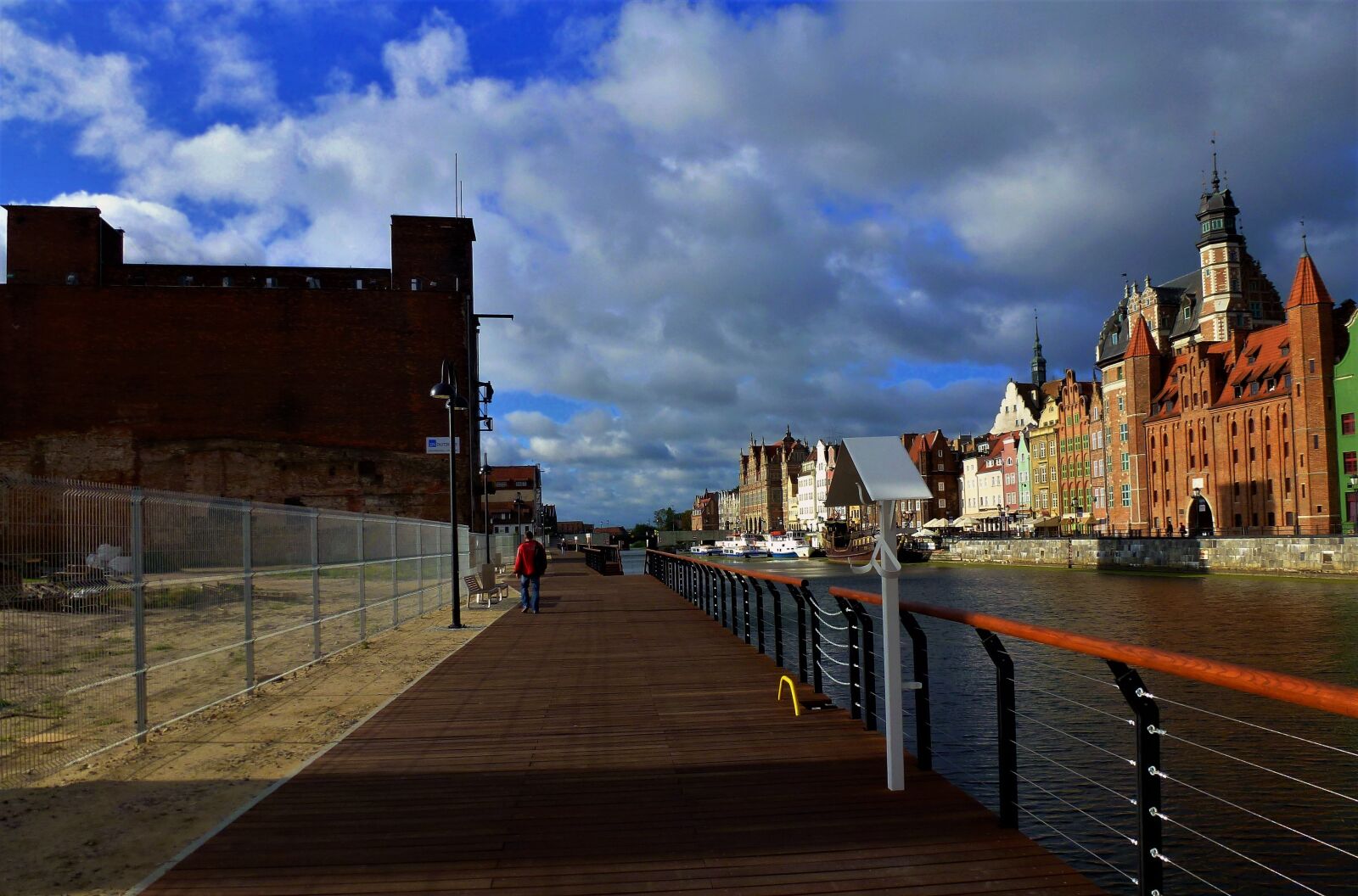 Panasonic Lumix DMC-ZS10 (Lumix DMC-TZ20 / Lumix DMC-TZ22) sample photo. Architecture, poland, gdansk photography