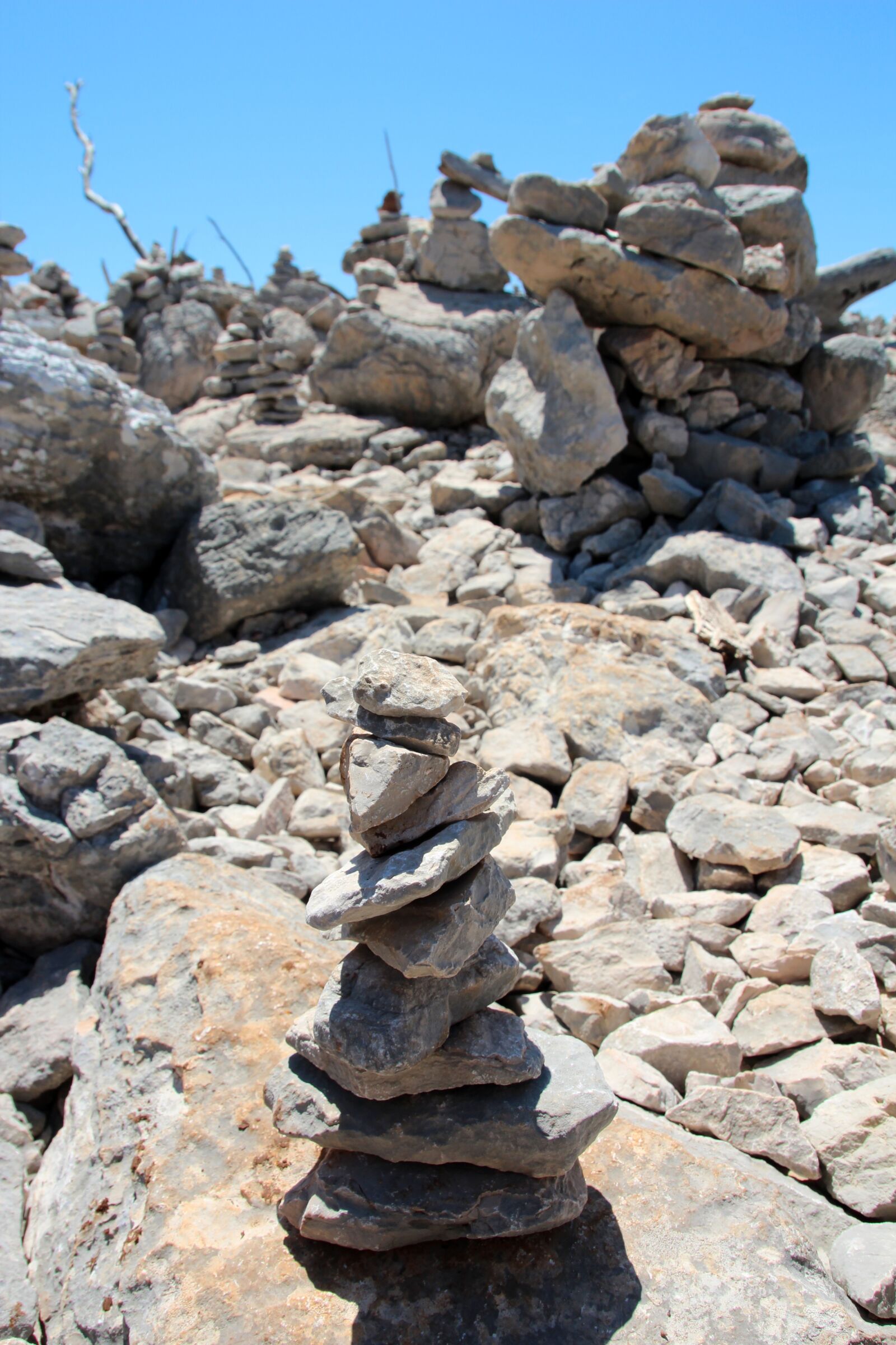 Canon EOS 600D (Rebel EOS T3i / EOS Kiss X5) sample photo. Stones, cairn, stone wall photography