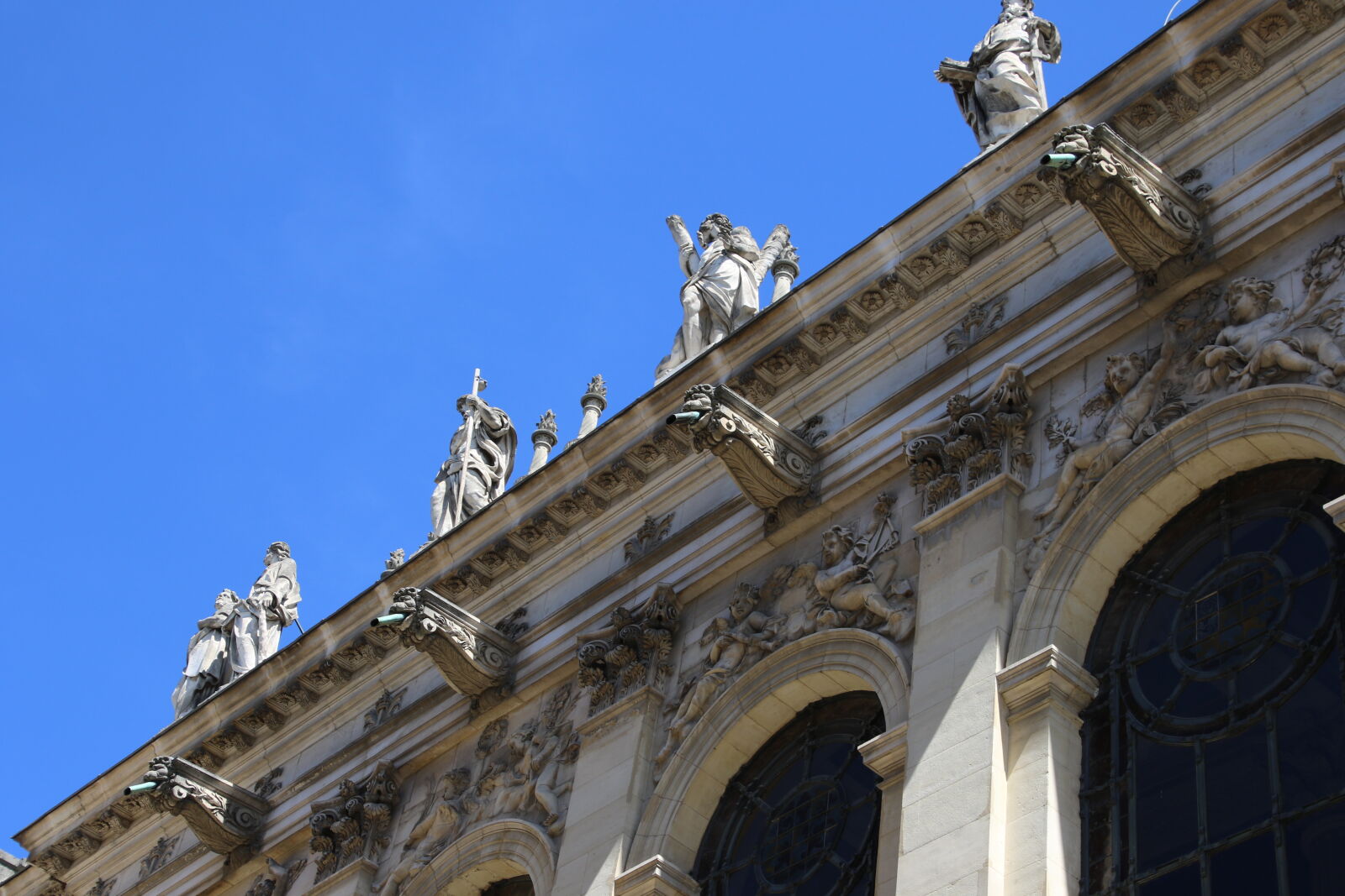 Canon EOS 7D Mark II sample photo. Architecture, building, old, palace photography