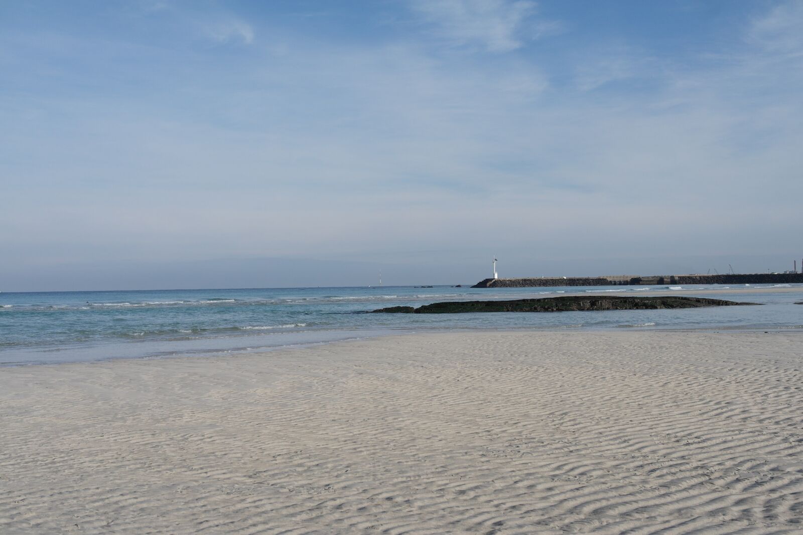 Samsung NX1000 sample photo. The body of water photography