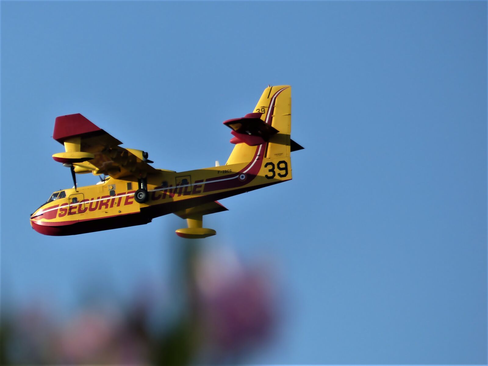 Panasonic Lumix DMC-FZ200 sample photo. Aircraft, canadair, fire photography