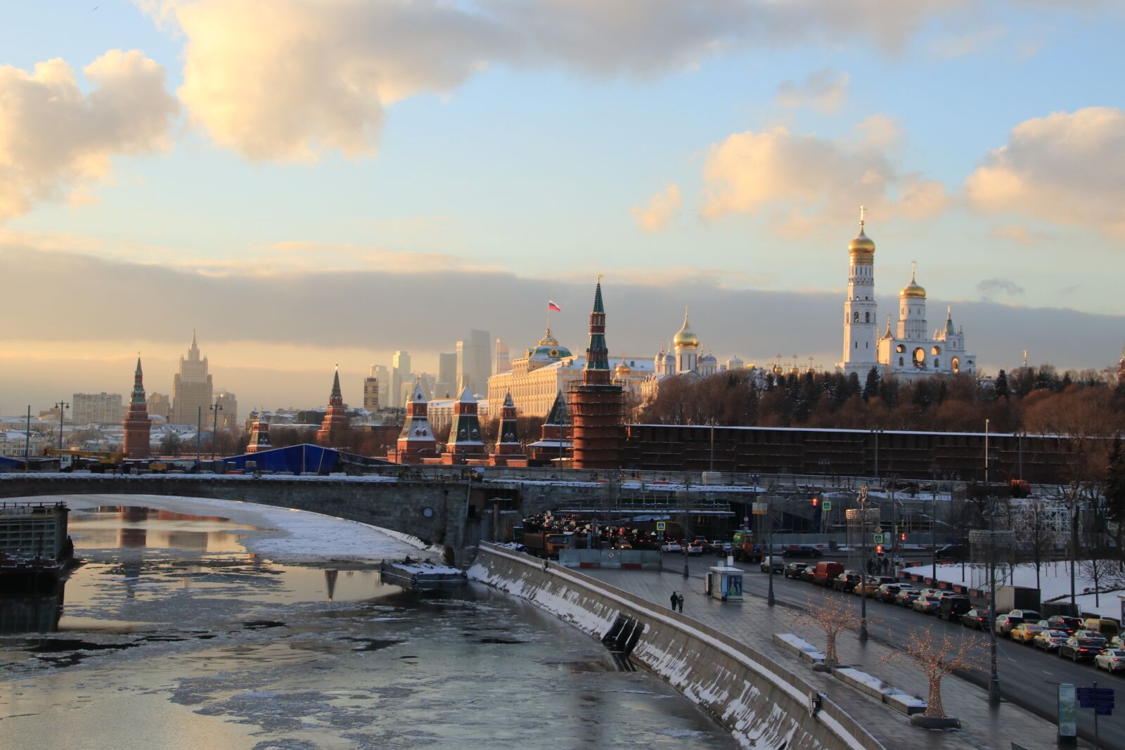 Canon EOS 77D (EOS 9000D / EOS 770D) sample photo. Moscow, sunset, river photography