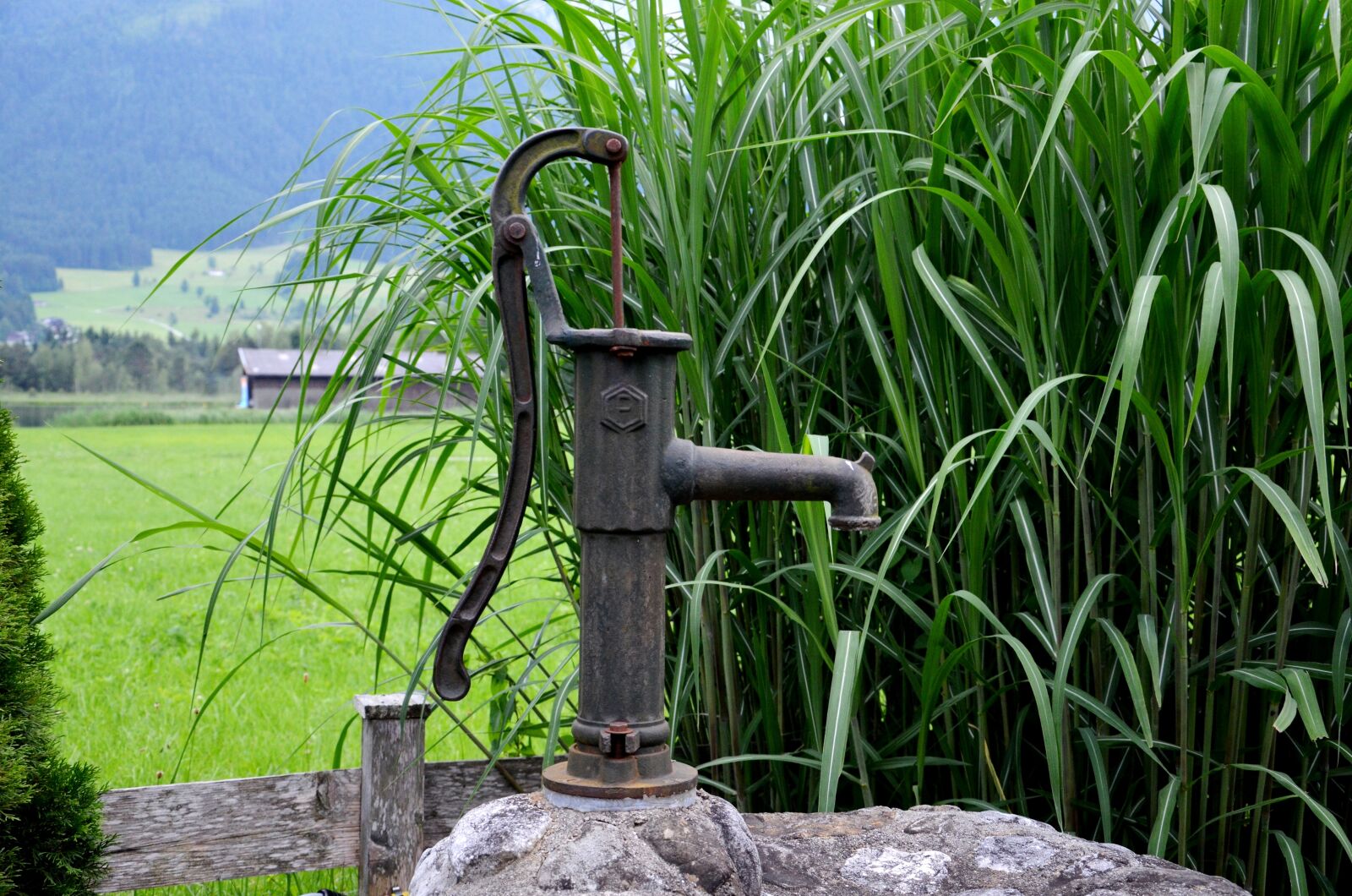 Nikon D5100 sample photo. Fountain, pump, water photography