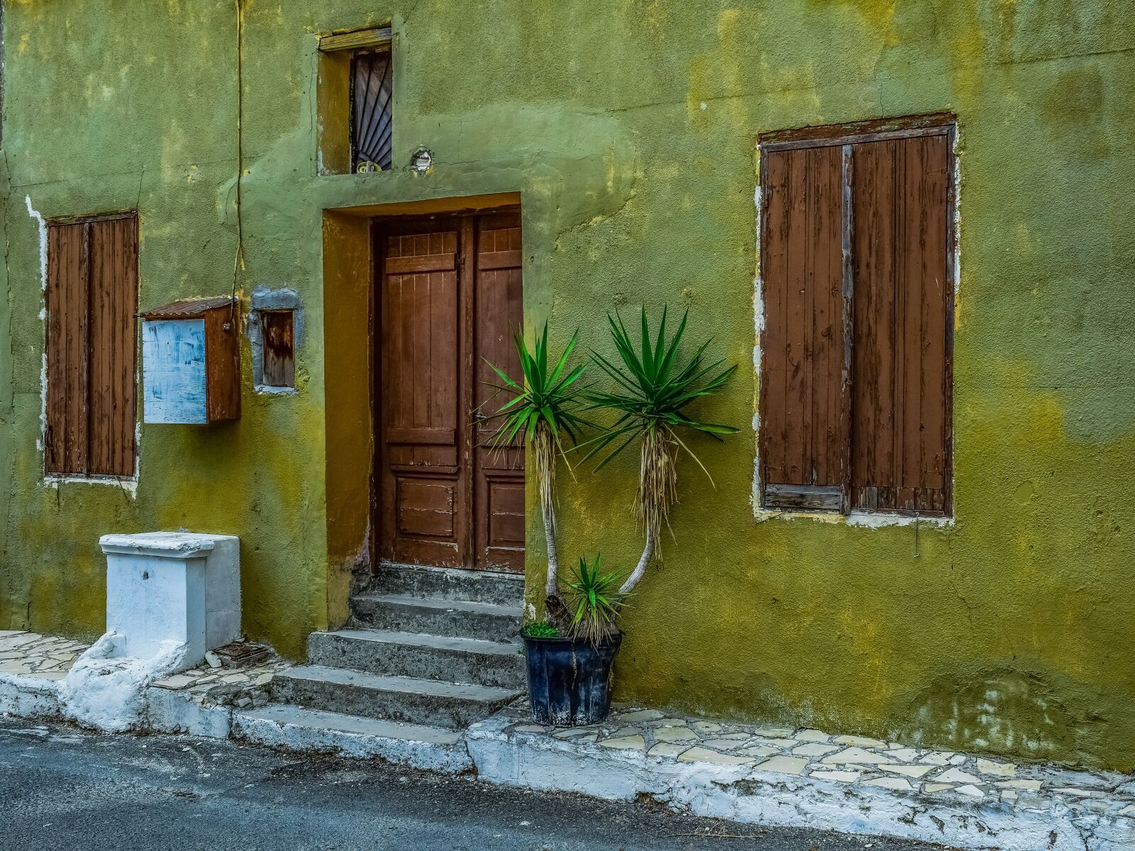 Nikon D3300 sample photo. Facade, door, windows photography