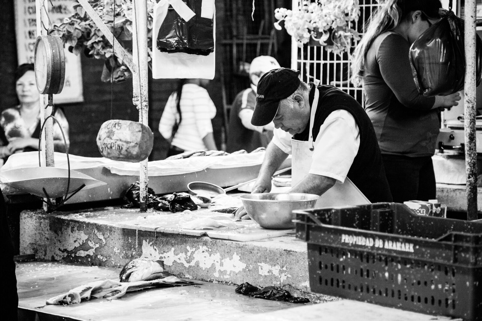 Canon EOS 5D Mark II sample photo. Fish market, market, fish photography