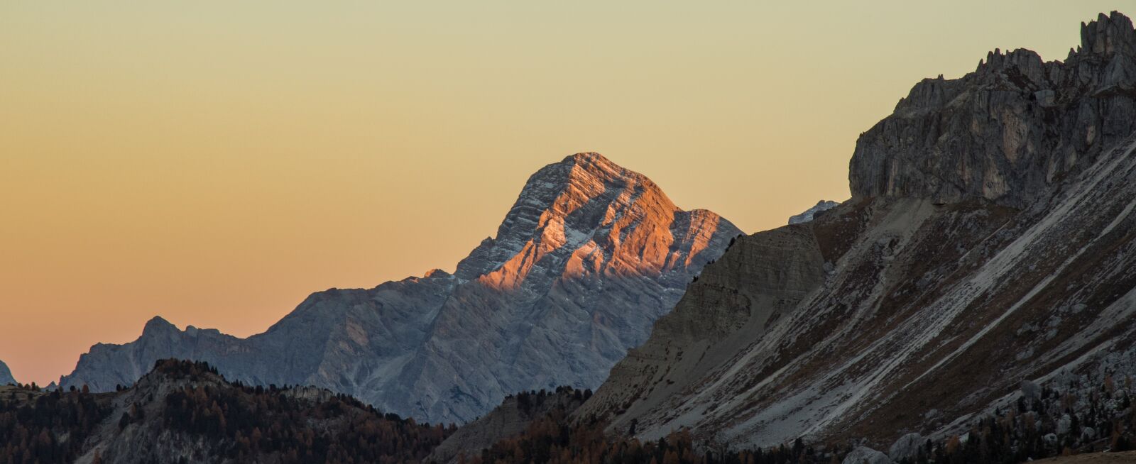 Canon EOS 7D Mark II + Canon EF 24-105mm F4L IS USM sample photo. Dolomites, abendstimmung, mountains photography