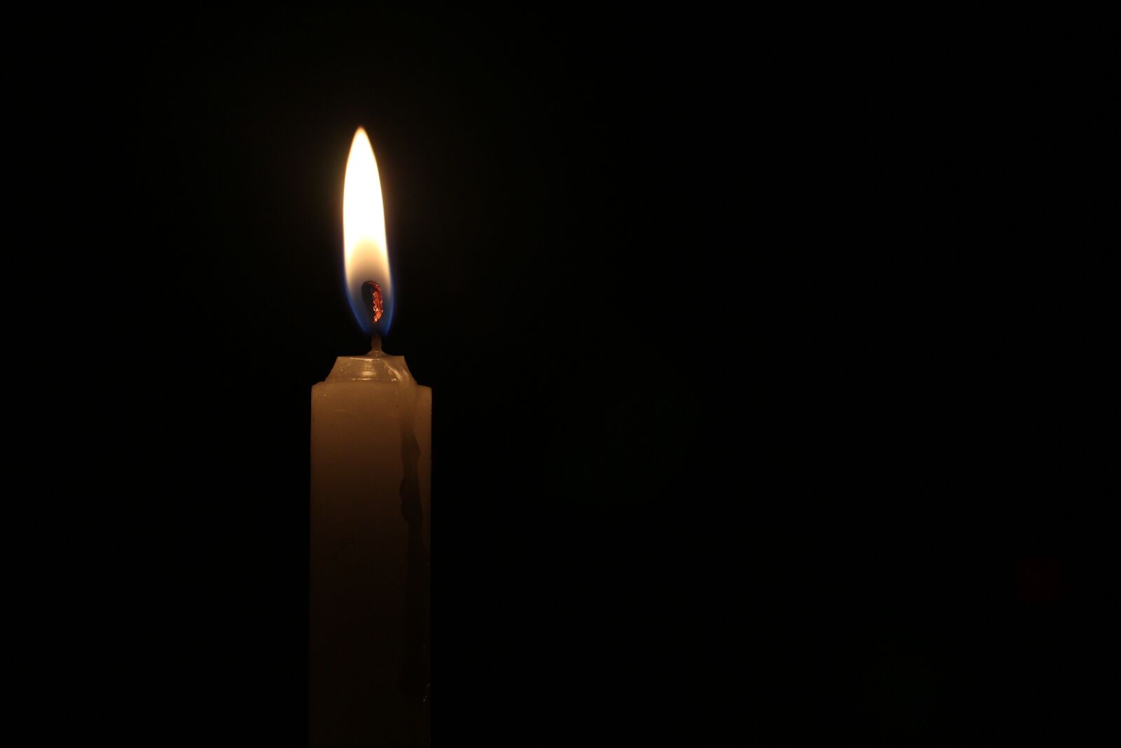 Canon EOS 650D (EOS Rebel T4i / EOS Kiss X6i) sample photo. Wax, darkness, burned photography
