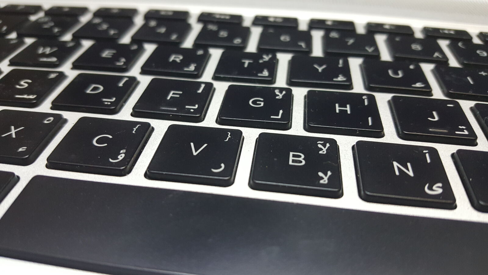 Samsung Galaxy Note5 sample photo. Apple, apple, keyboard, arabic photography