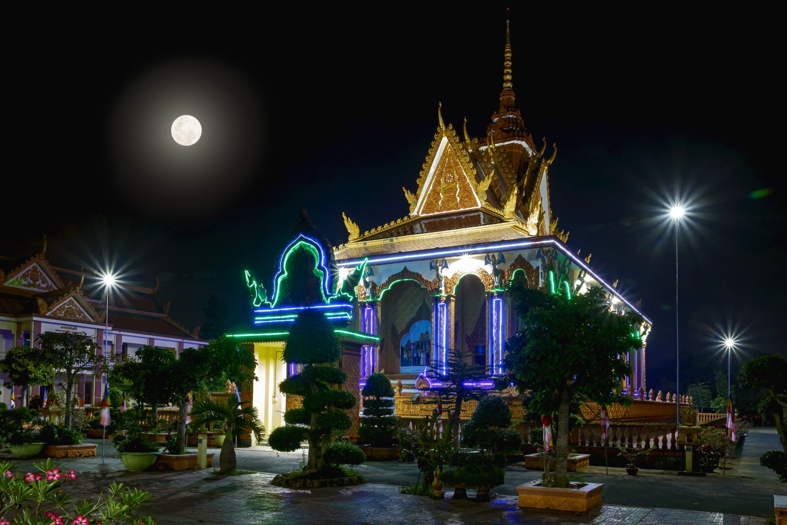 Tamron SP AF 17-50mm F2.8 XR Di II LD Aspherical (IF) sample photo. Pagoda, temple, vietnam photography