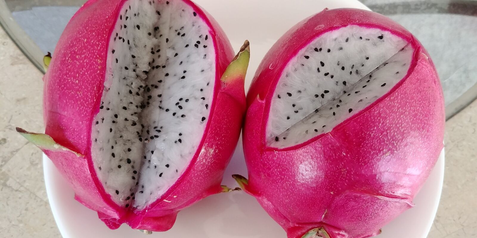 LG G6 sample photo. Dragonfruit, juicy, red photography