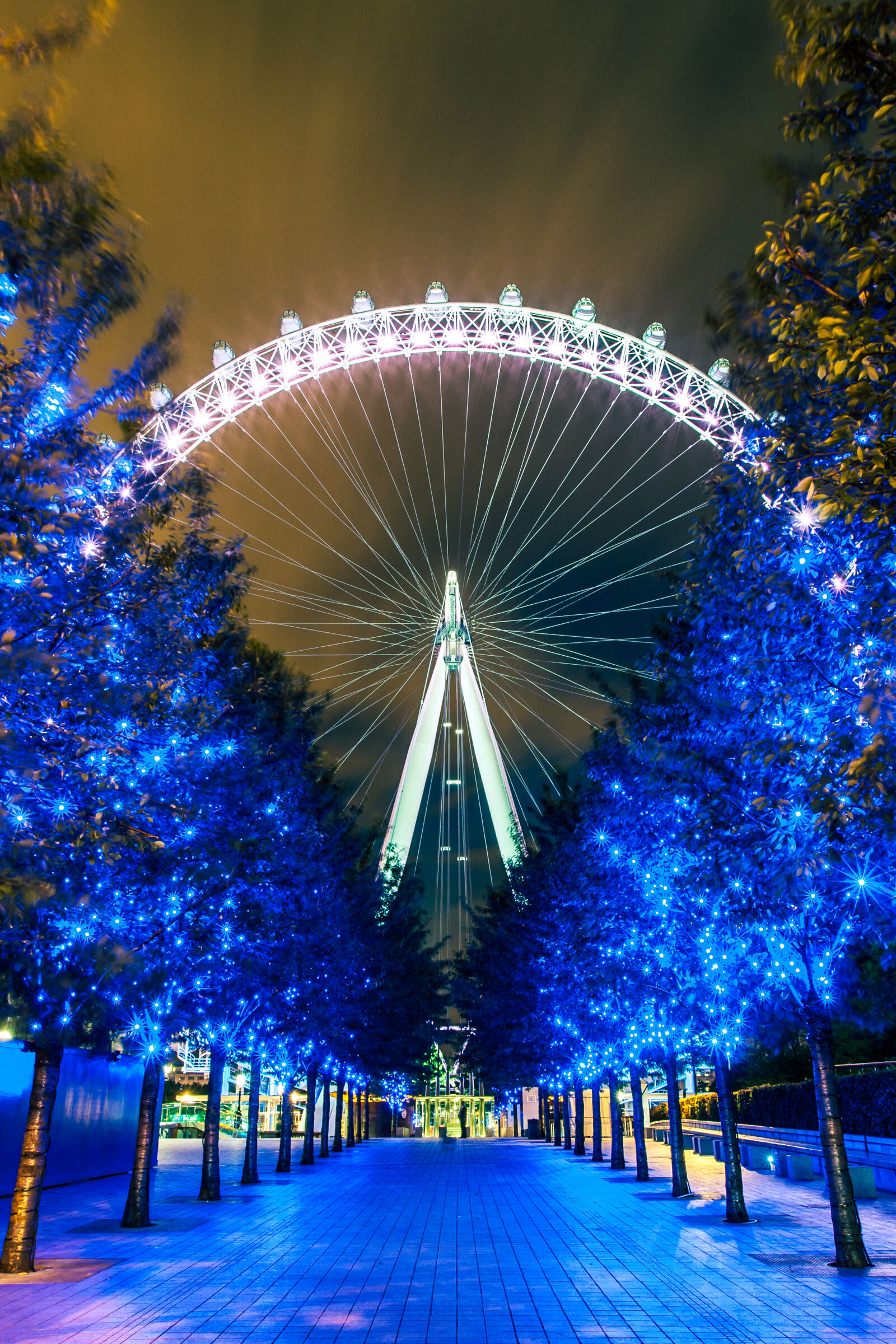 Canon EF 16-35mm F2.8L II USM sample photo. Architecture, blue, landmark, light photography