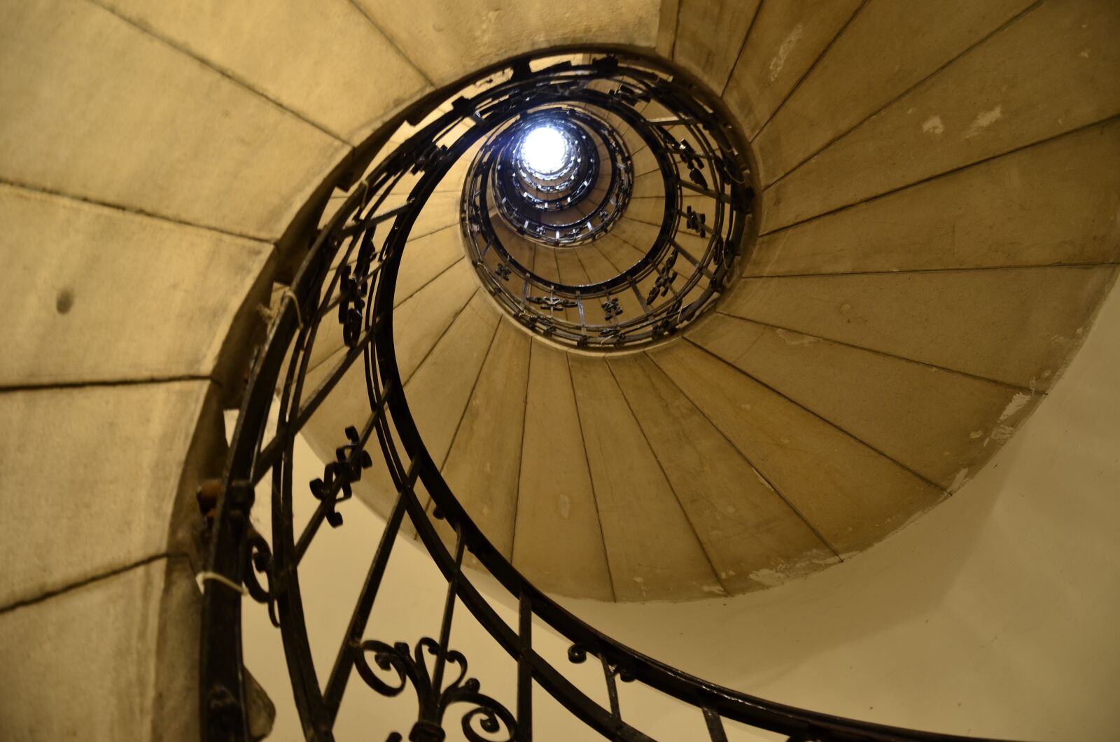 Nikon D7000 sample photo. Winding staircase, budapest, cathedral photography