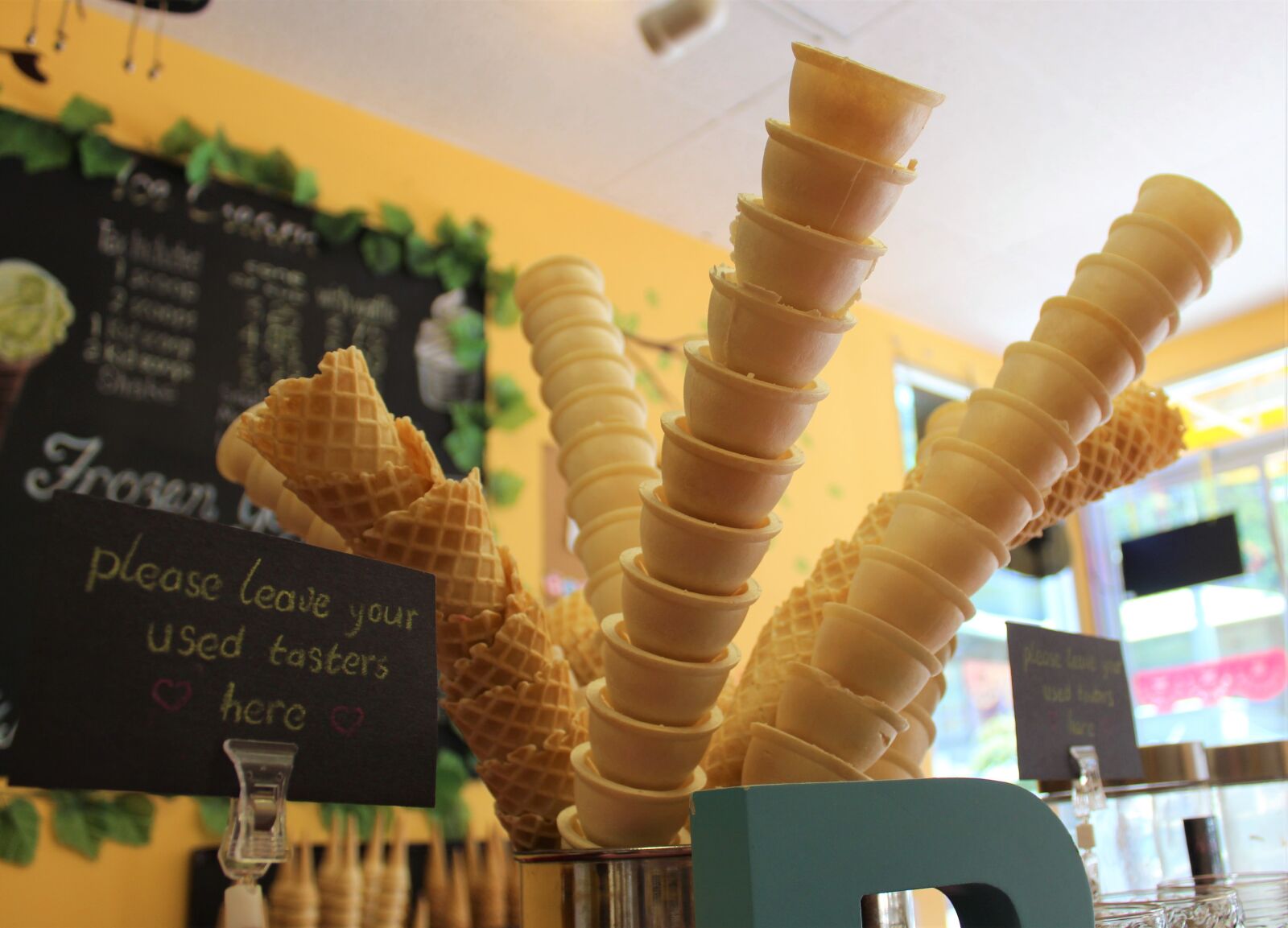 Canon EOS 1300D (EOS Rebel T6 / EOS Kiss X80) sample photo. Ice cream, cones, waffle photography
