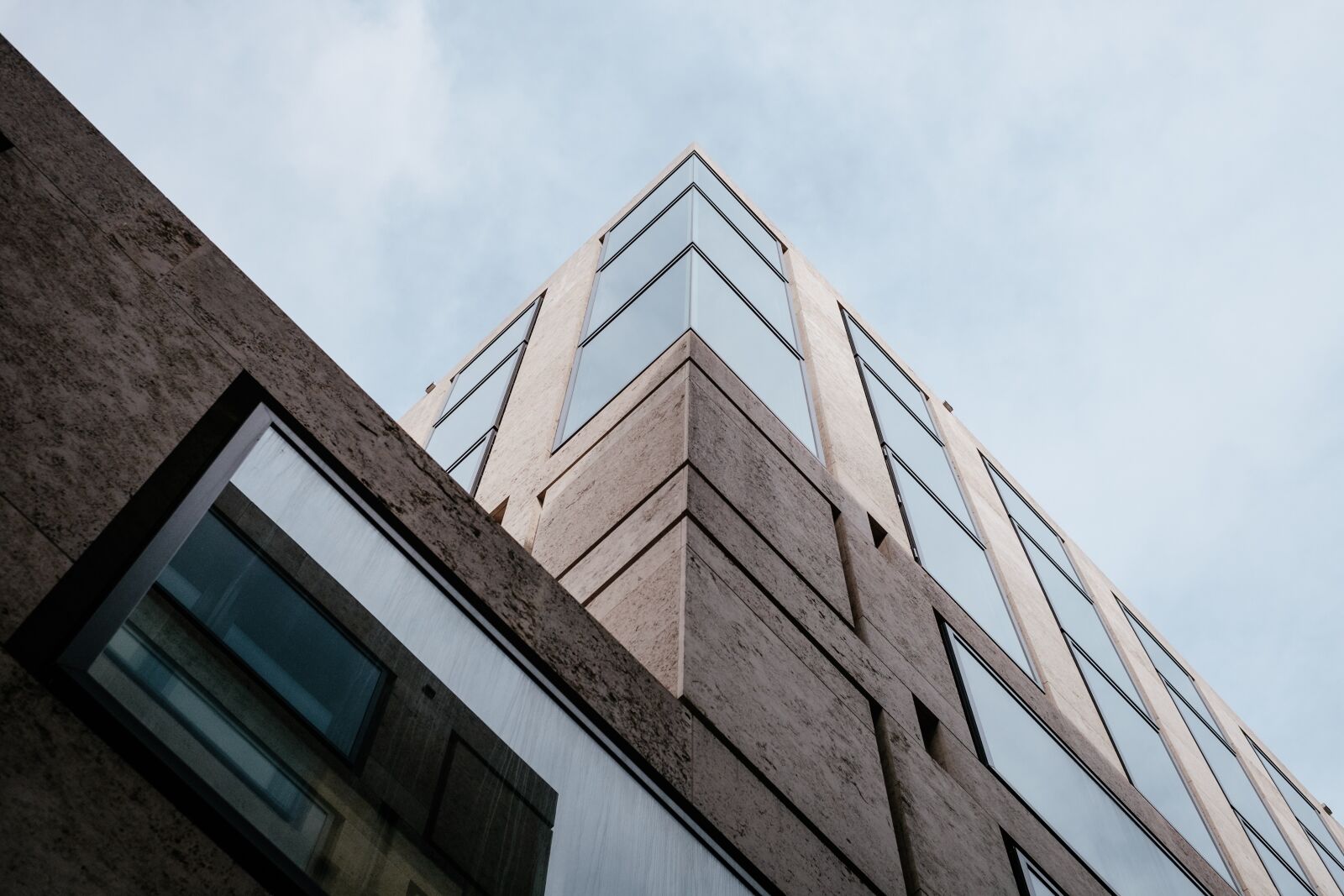 Fujifilm X-T1 + Fujifilm XF 35mm F1.4 R sample photo. Architecture, building, glass photography