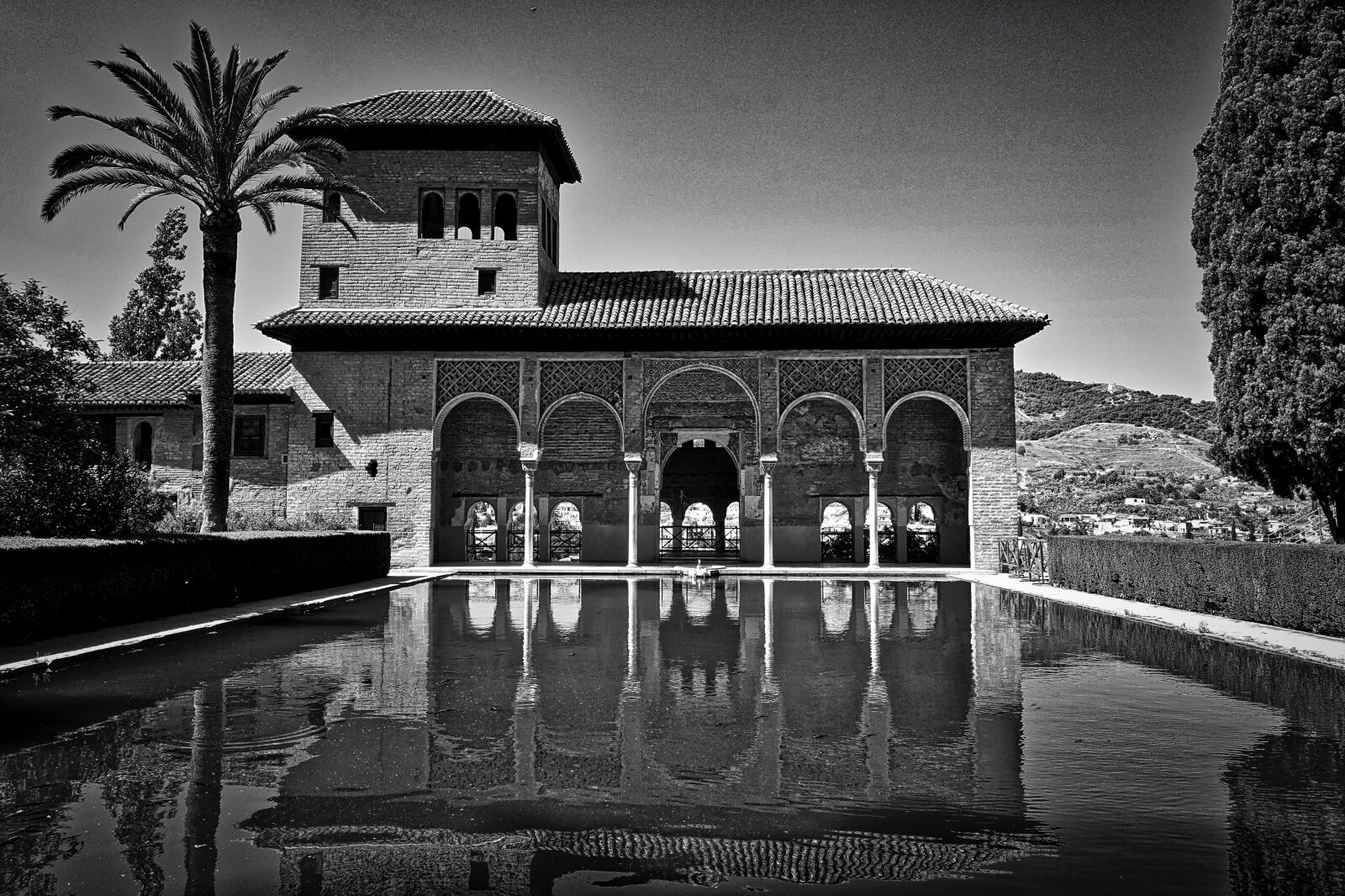 Sony Cyber-shot DSC-RX100 III sample photo. Alhambra, building, arches photography