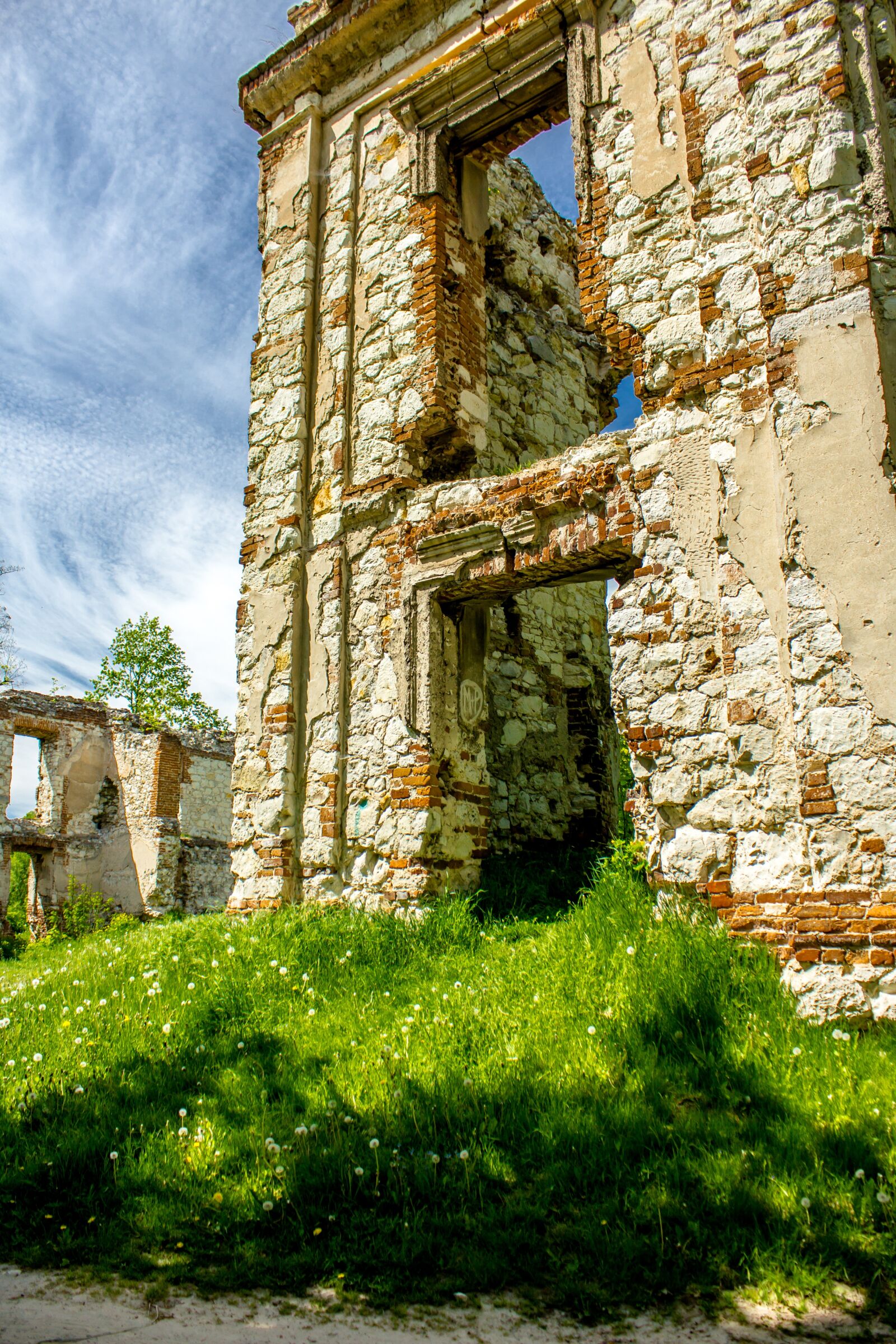 Canon EOS 60D sample photo. Bychawa, the ruins of photography
