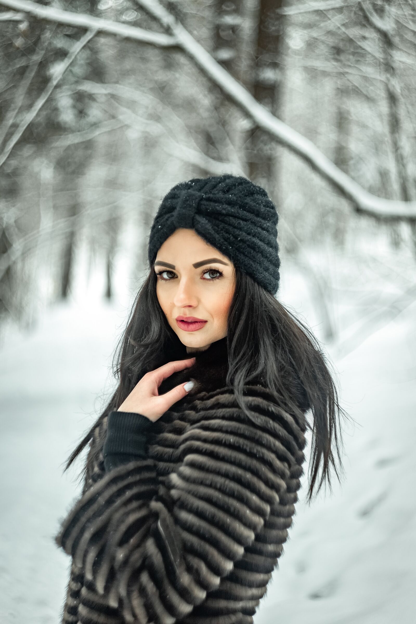 Canon EOS 6D Mark II sample photo. Girl, forest, winter photography