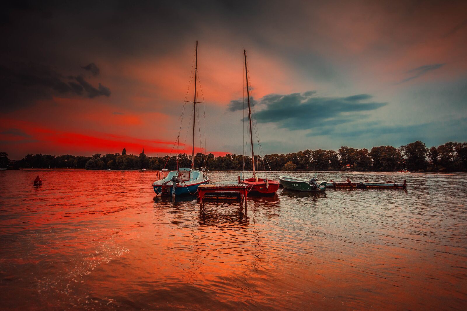 Canon EOS 6D + Canon EF 17-40mm F4L USM sample photo. Haven, lake, water photography