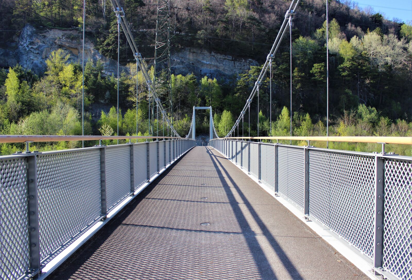 Canon EOS 600D (Rebel EOS T3i / EOS Kiss X5) sample photo. Bridge fence, tree, wood photography