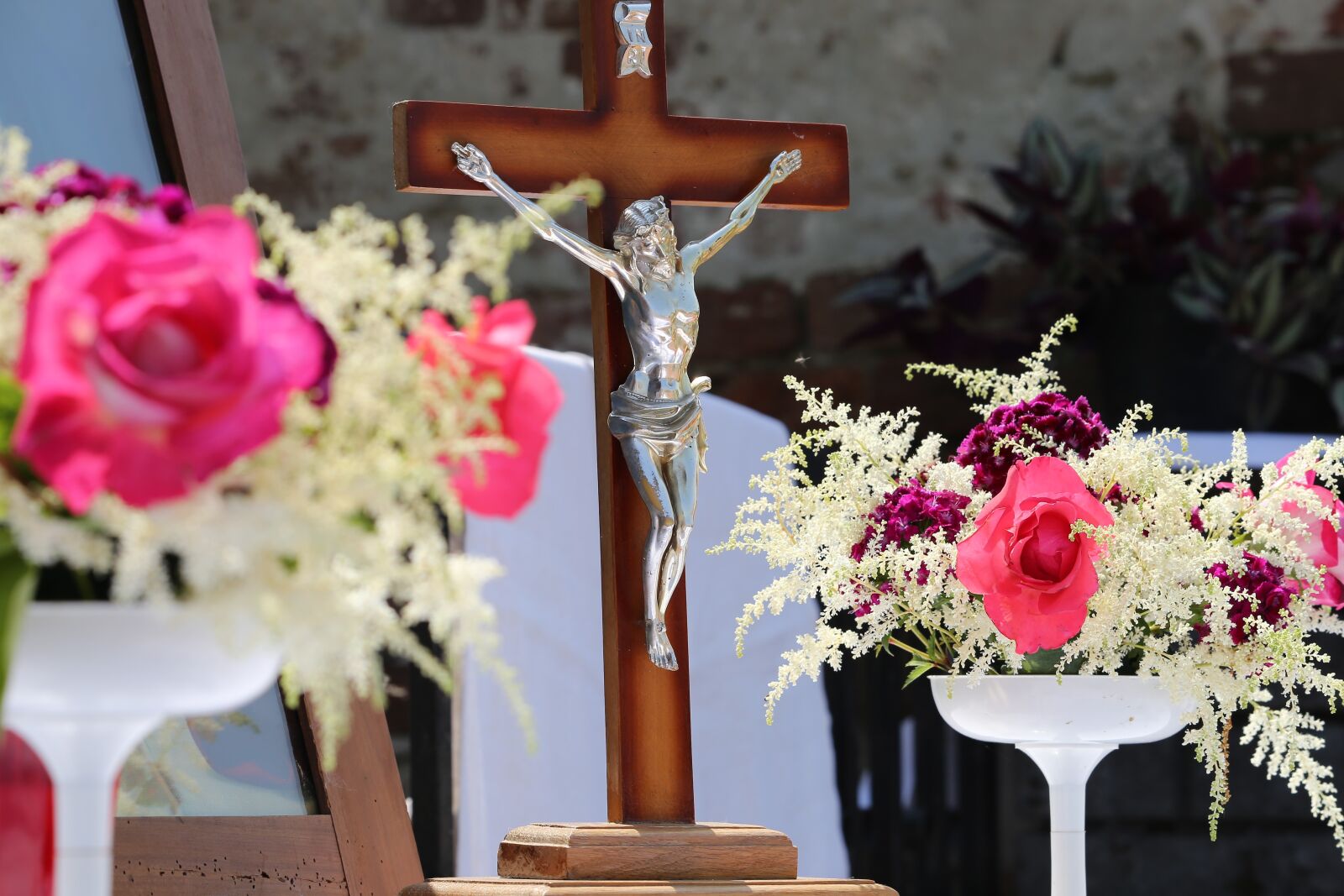 Canon EF 70-300 F4-5.6 IS II USM sample photo. Corpus christi feast, pink photography