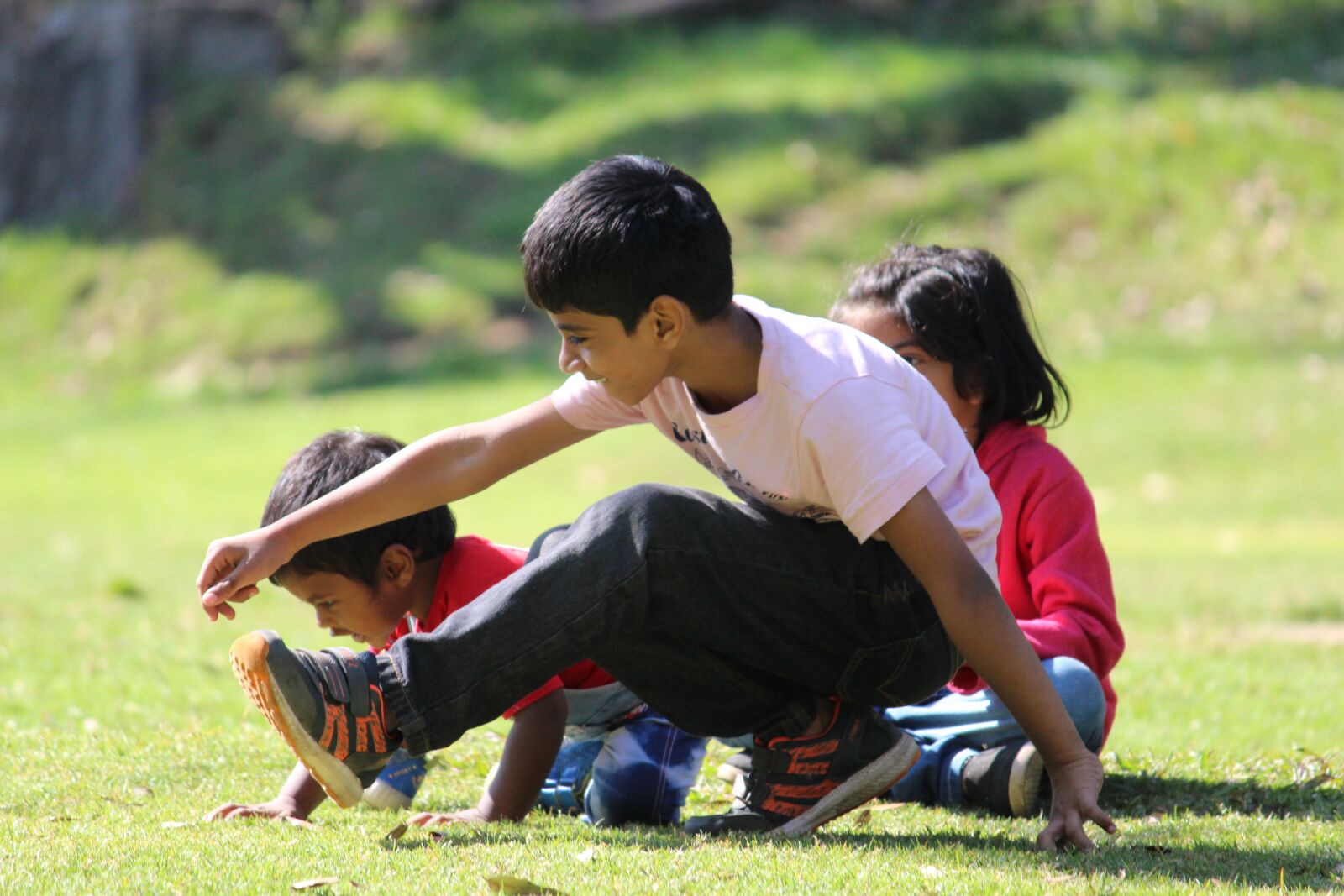 Canon EOS 1200D (EOS Rebel T5 / EOS Kiss X70 / EOS Hi) sample photo. South indian kids, playing photography