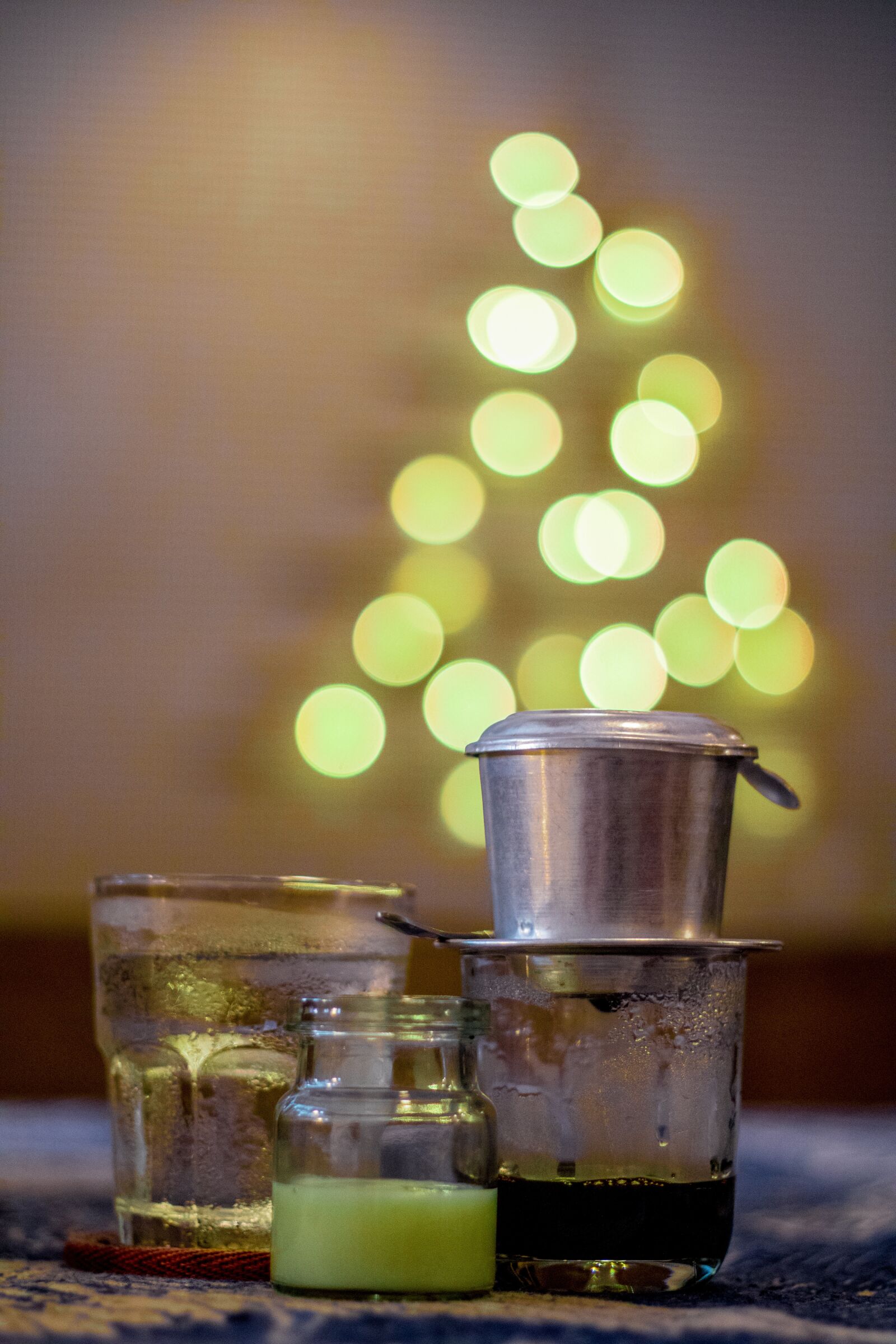 Canon EOS 750D (EOS Rebel T6i / EOS Kiss X8i) sample photo. Bokeh, milk coffee, coffee photography
