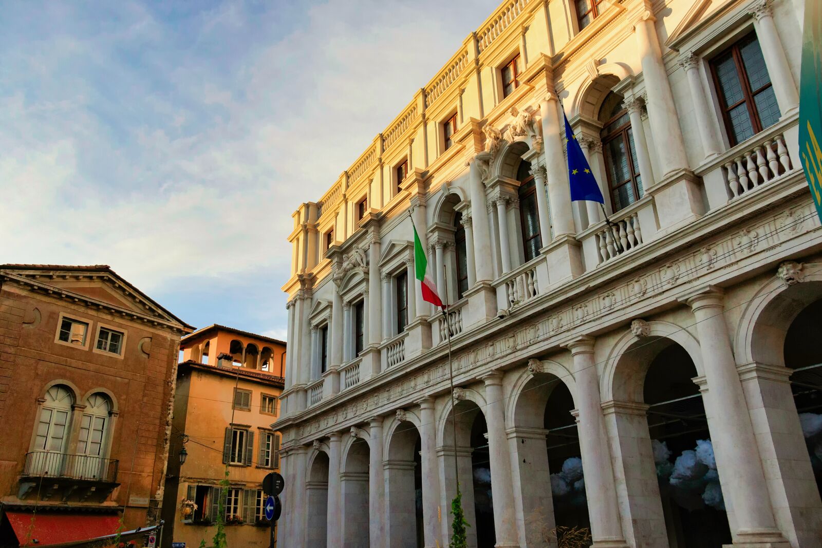 Canon EOS 7D Mark II sample photo. Palazzo, town hall, palaces photography
